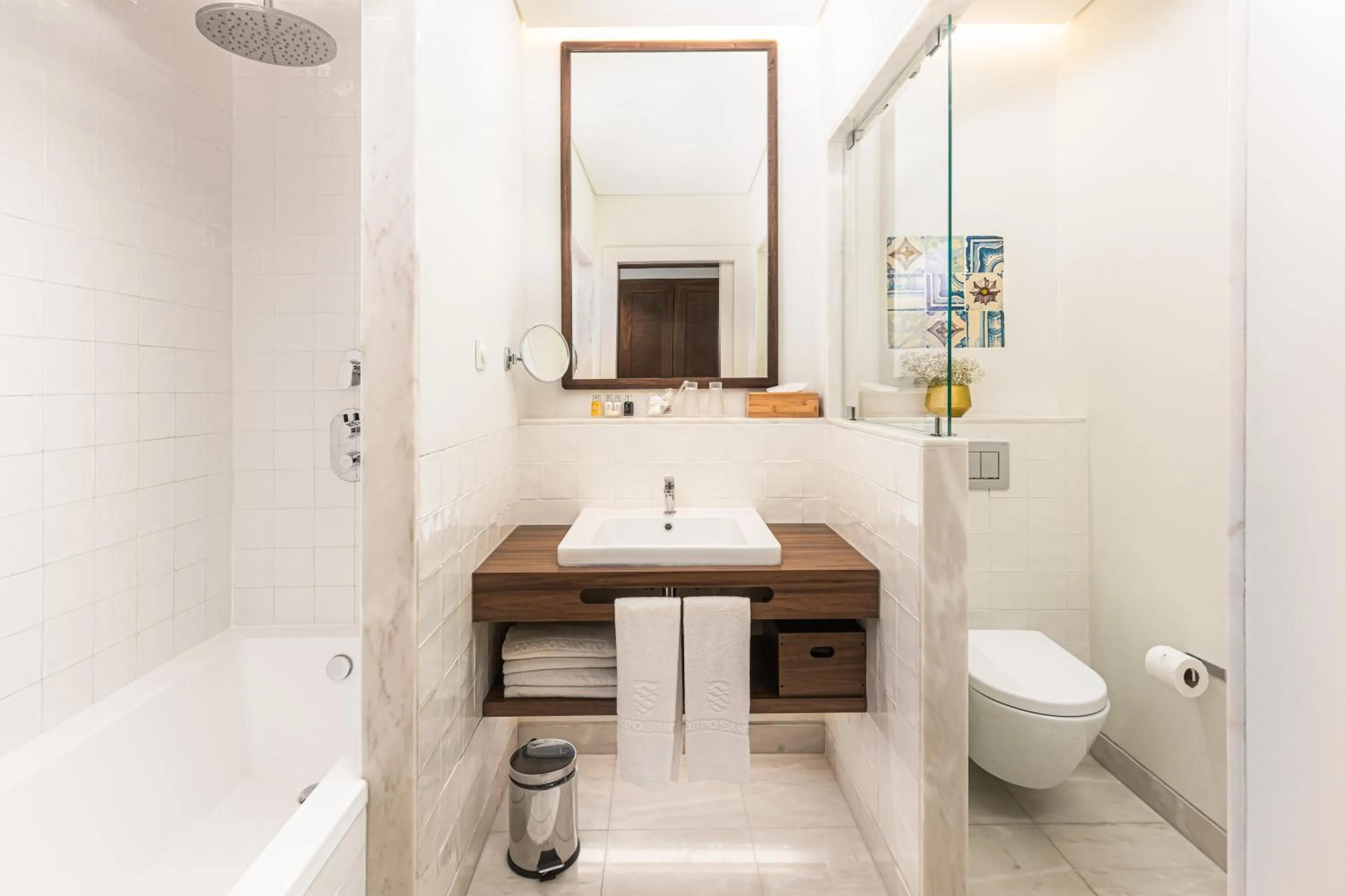 Toilet in Corpo Santo Lisbon Historical Hotel