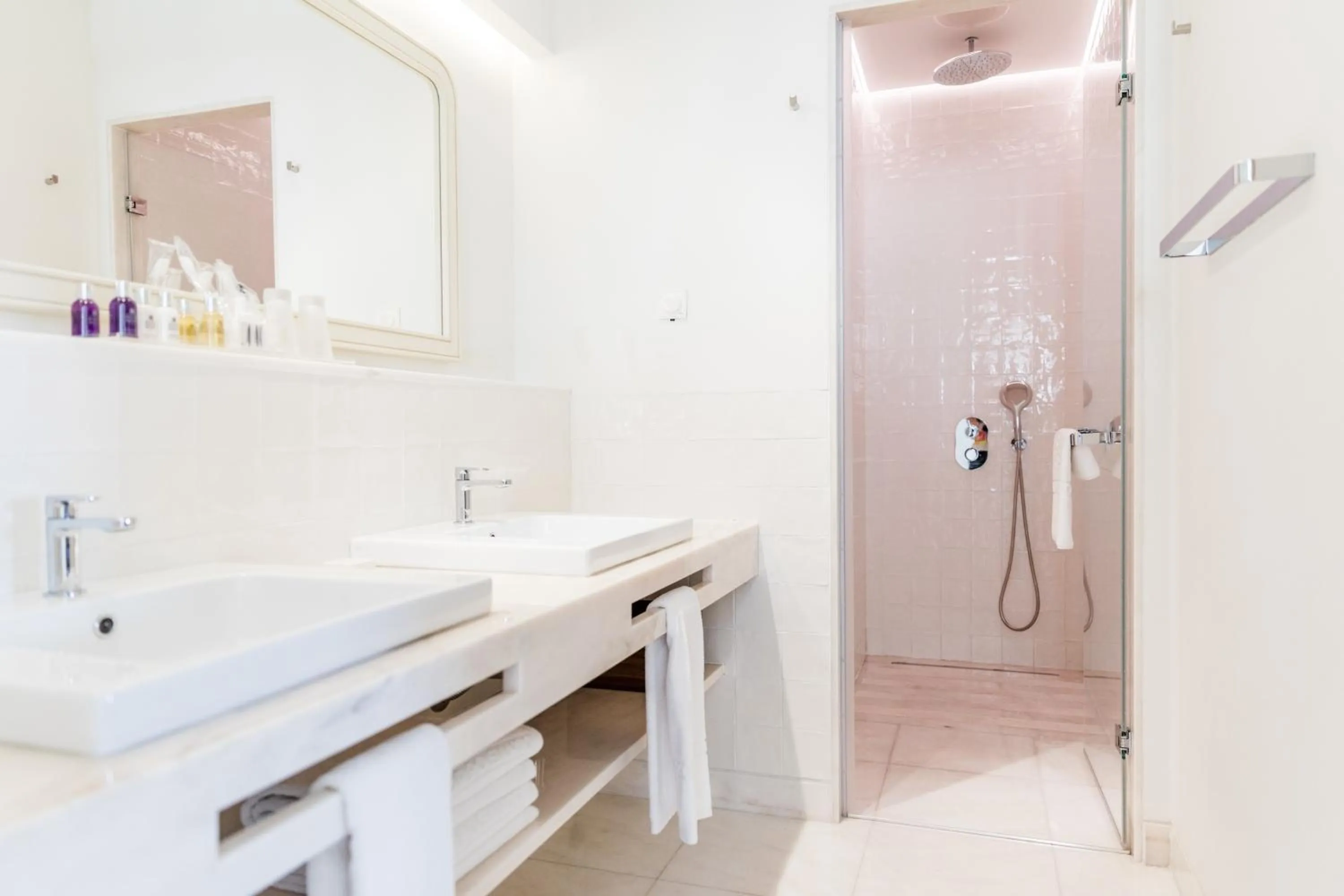 Bathroom in Corpo Santo Lisbon Historical Hotel