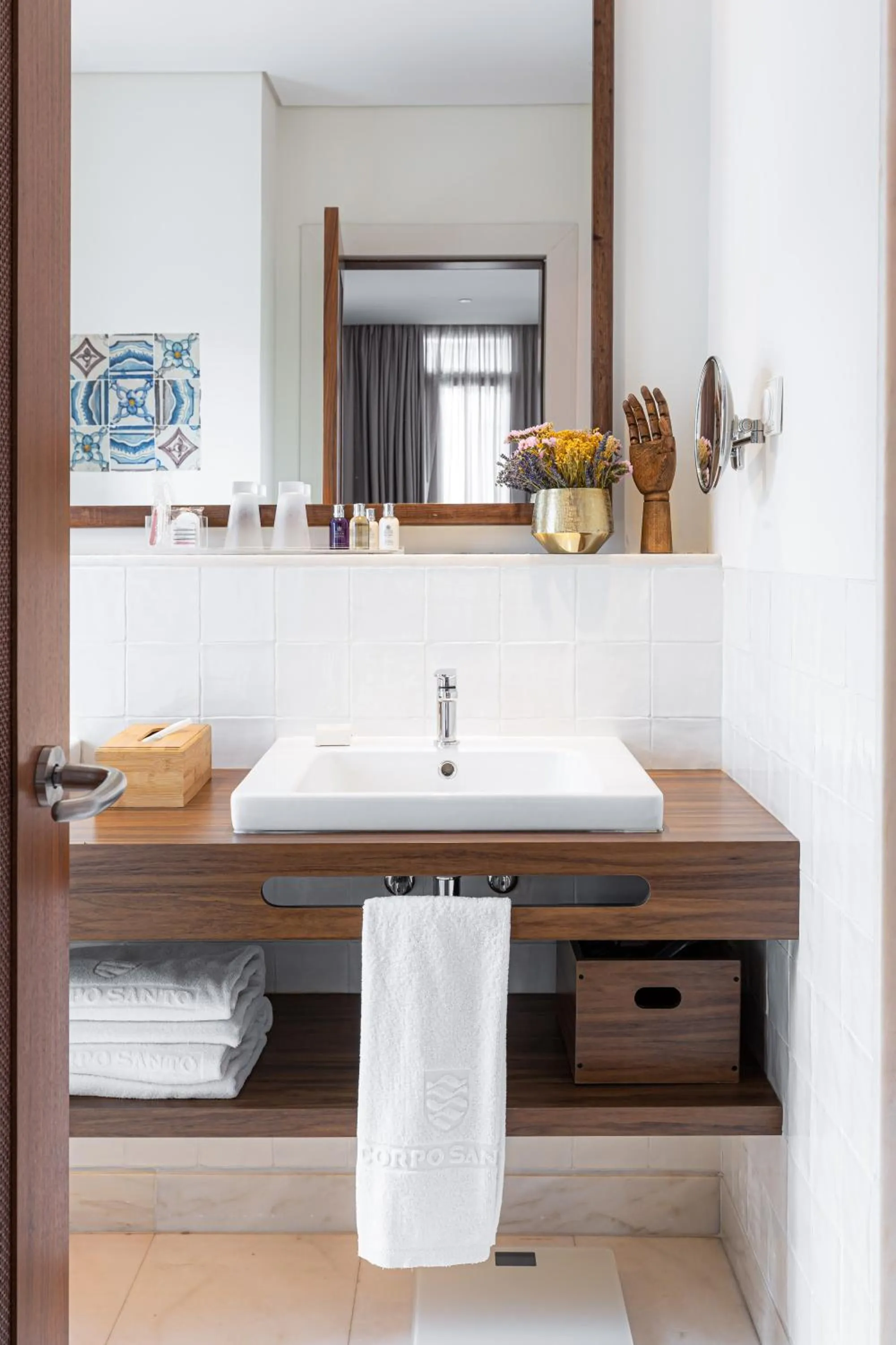 Toilet in Corpo Santo Lisbon Historical Hotel
