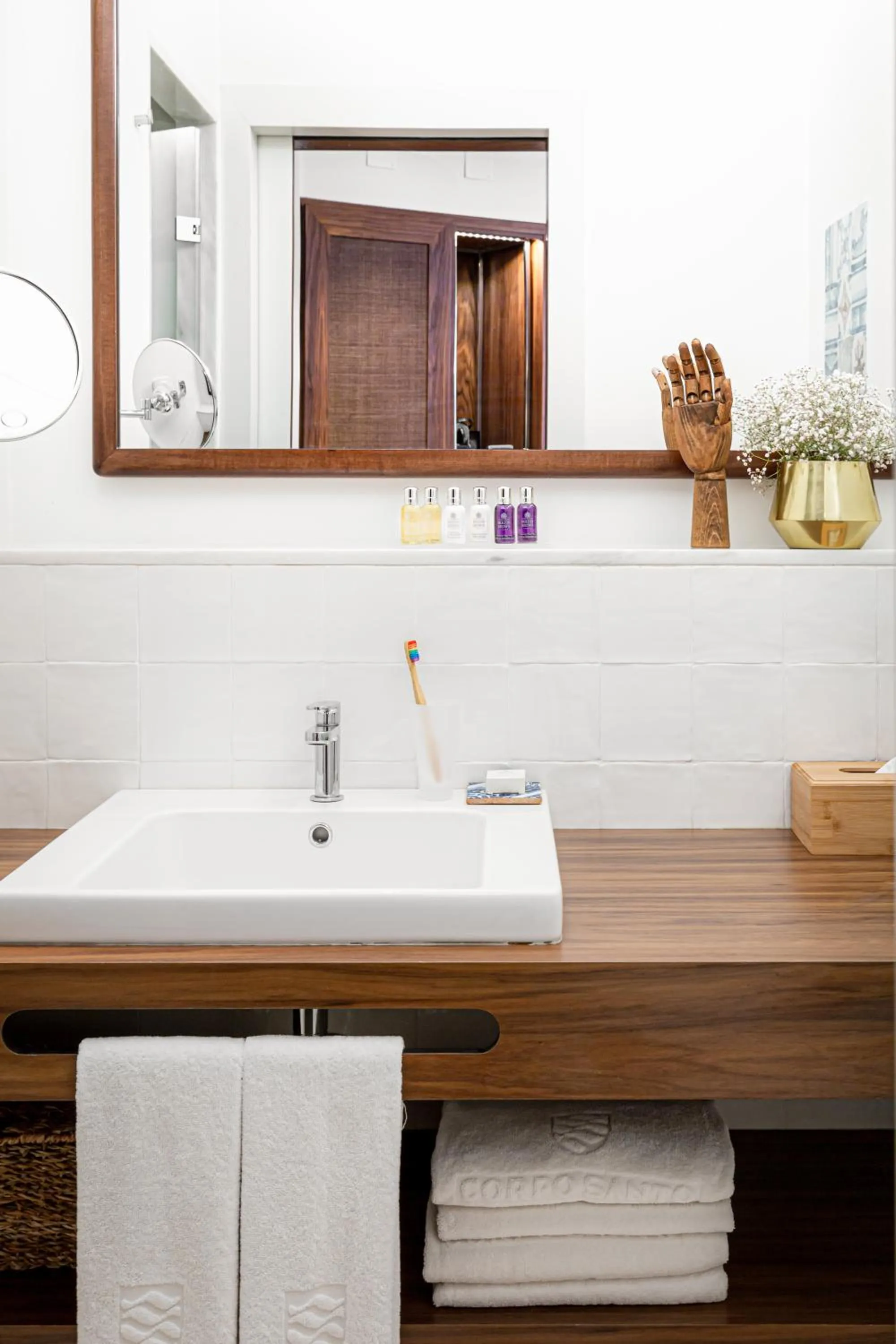 Toilet in Corpo Santo Lisbon Historical Hotel