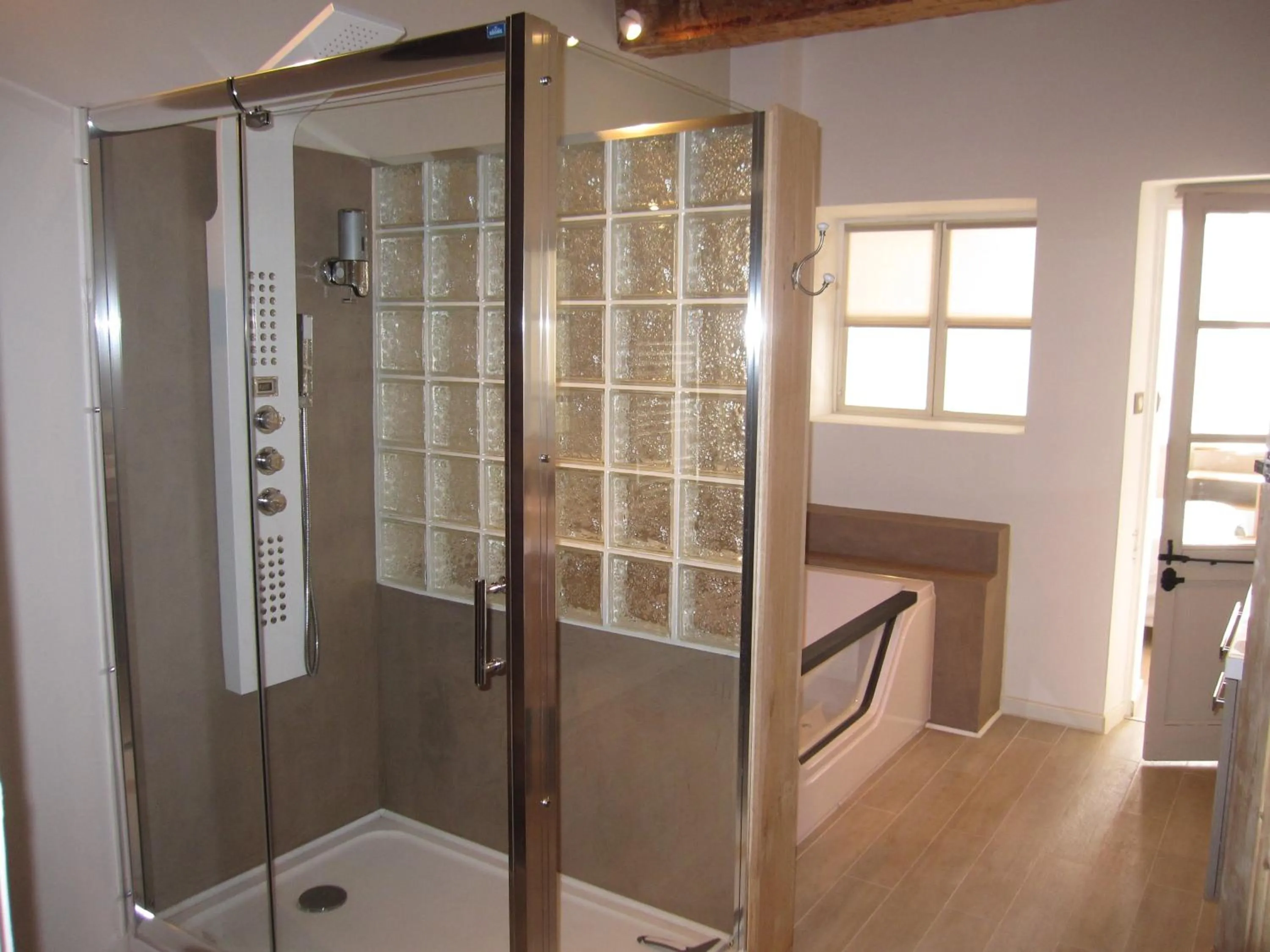 Bathroom in La Terracotta