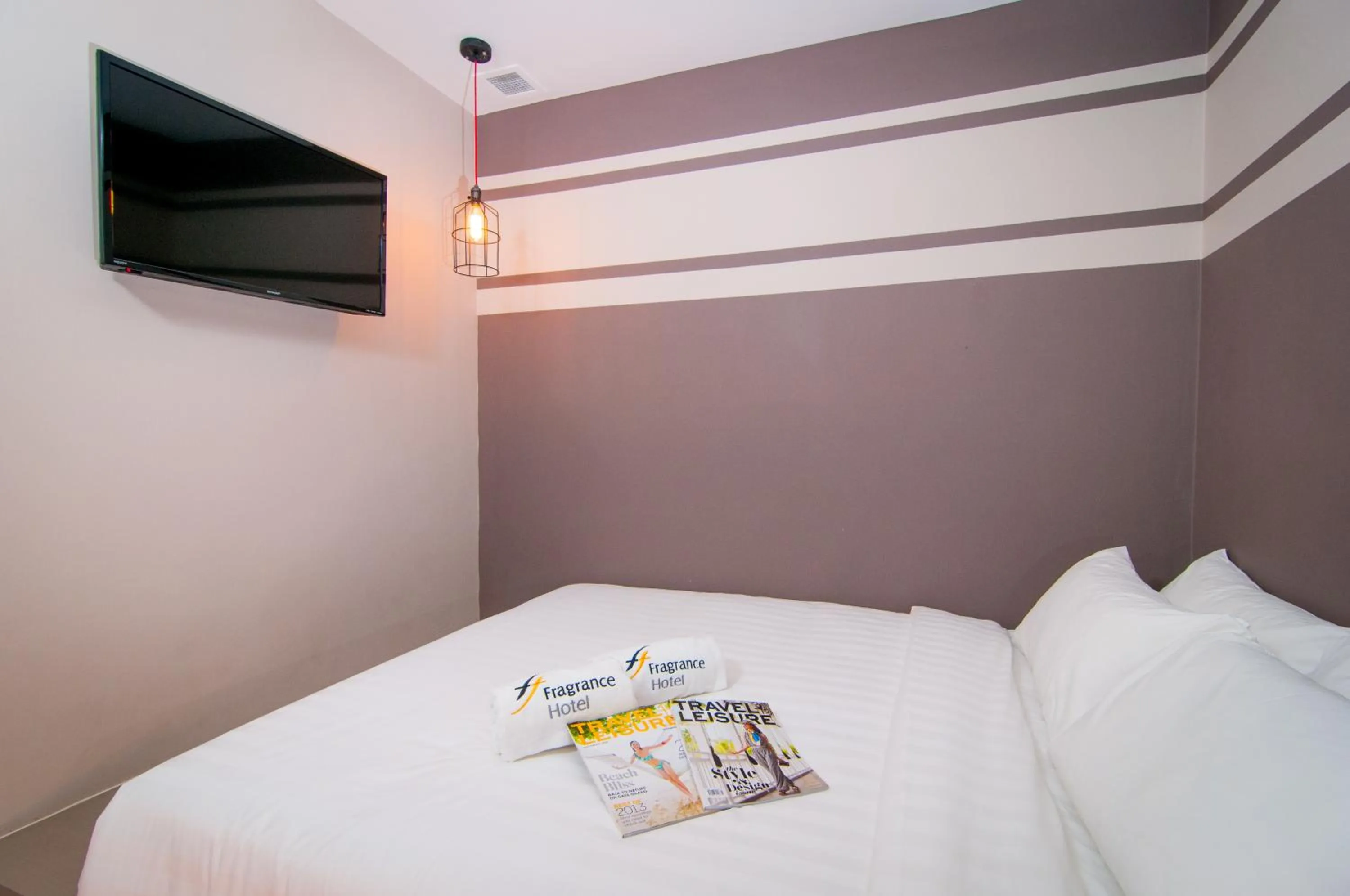 Photo of the whole room, Bed in Fragrance Hotel - Kovan