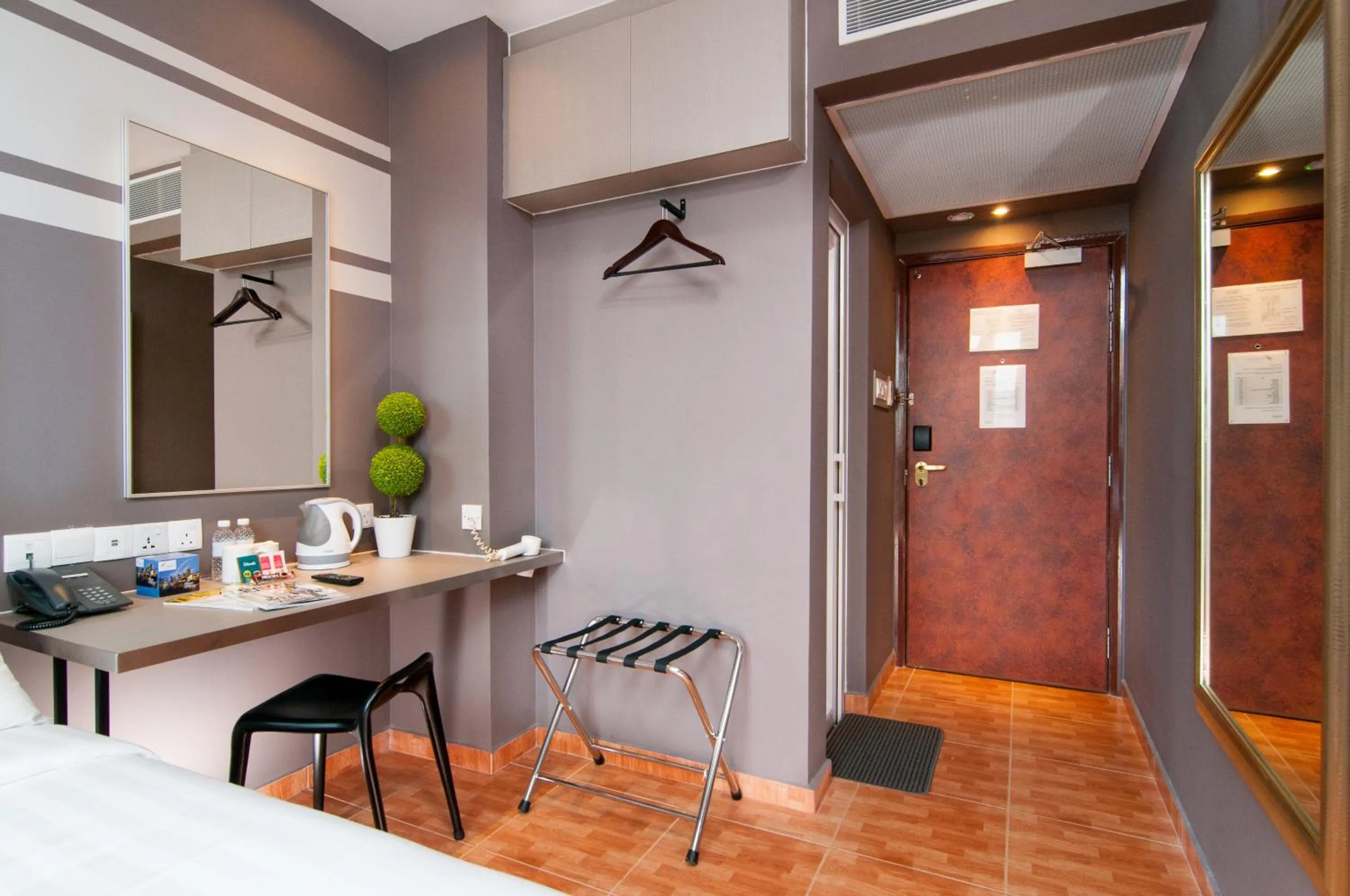 Photo of the whole room in Fragrance Hotel - Kovan