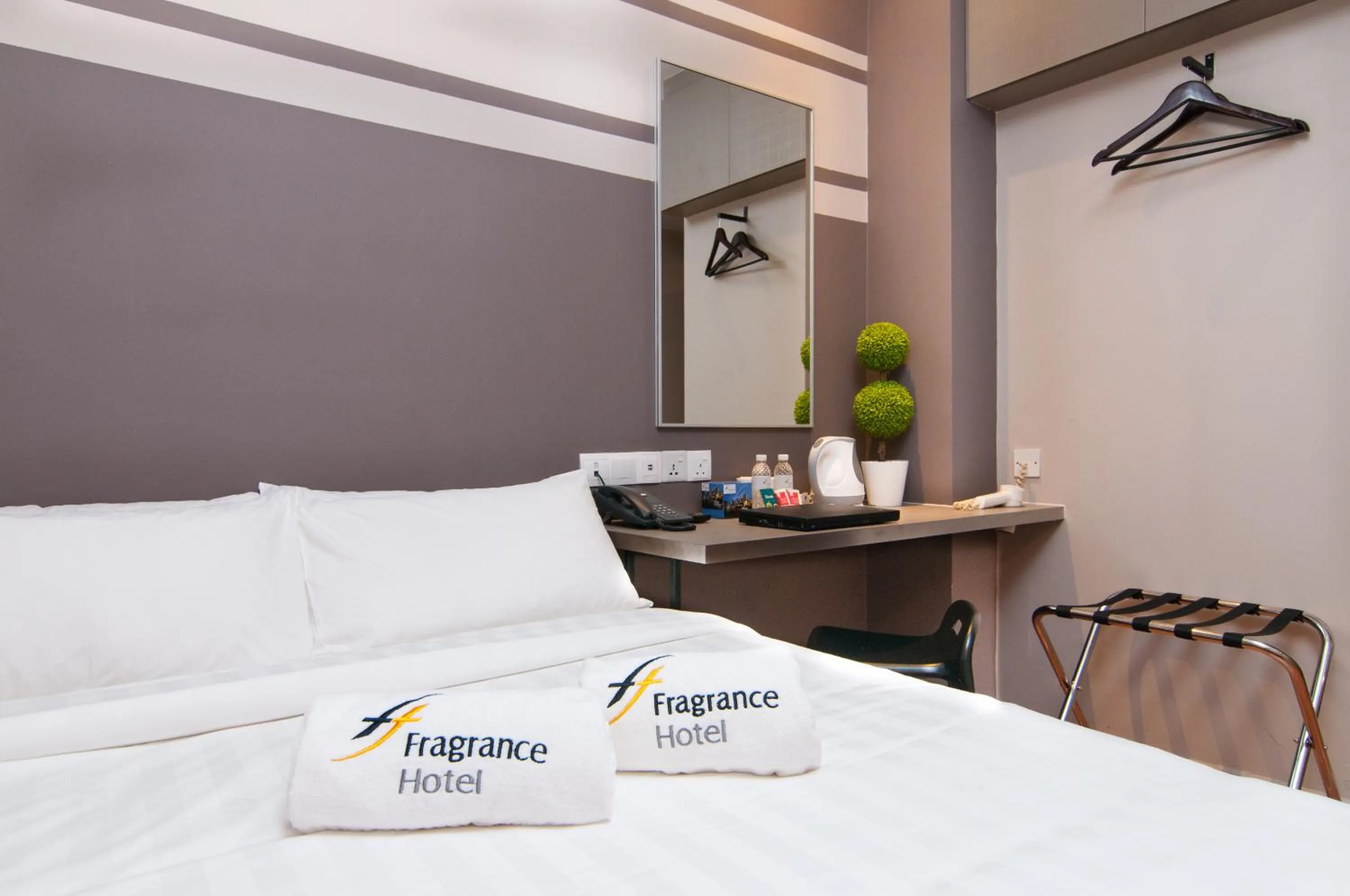 Photo of the whole room, Bed in Fragrance Hotel - Kovan