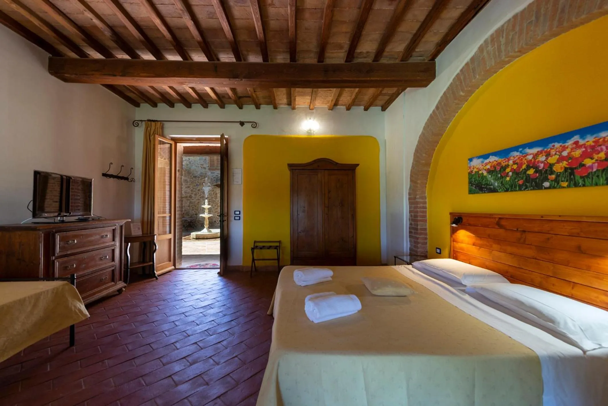 Photo of the whole room, Bed in Locanda Vesuna Hotel Countryhouse