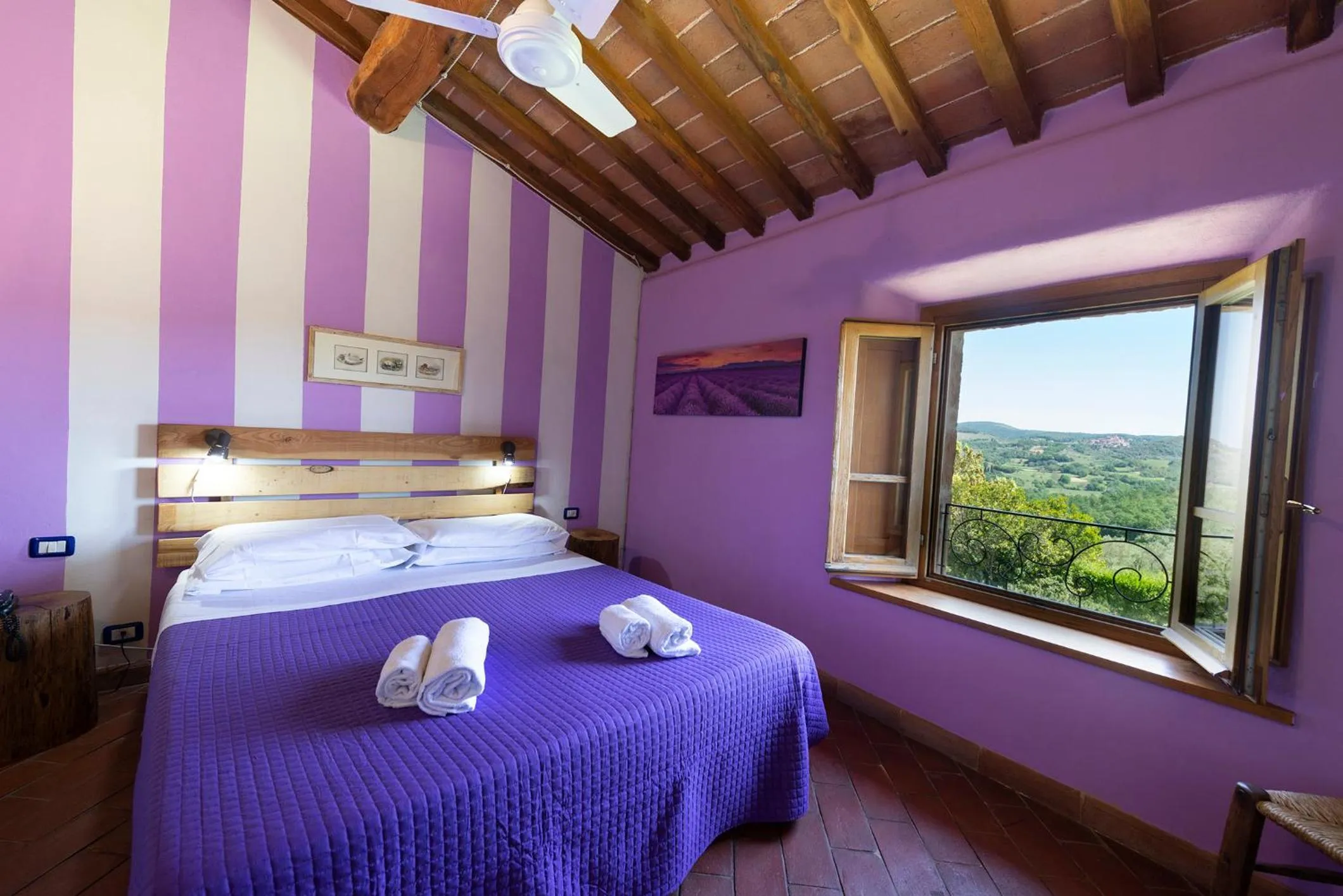 Photo of the whole room, Bed in Locanda Vesuna Hotel Countryhouse