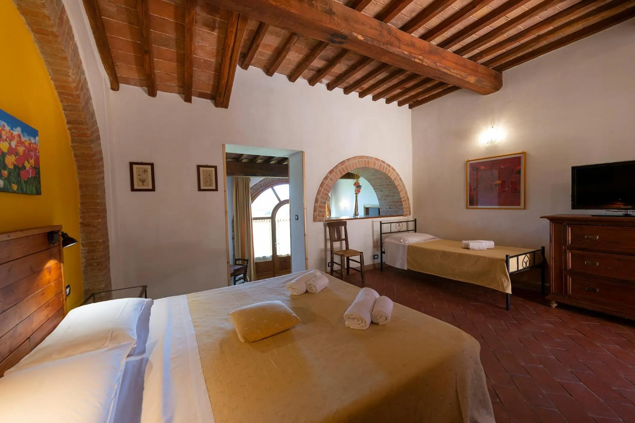 Photo of the whole room, Bed in Locanda Vesuna Hotel Countryhouse