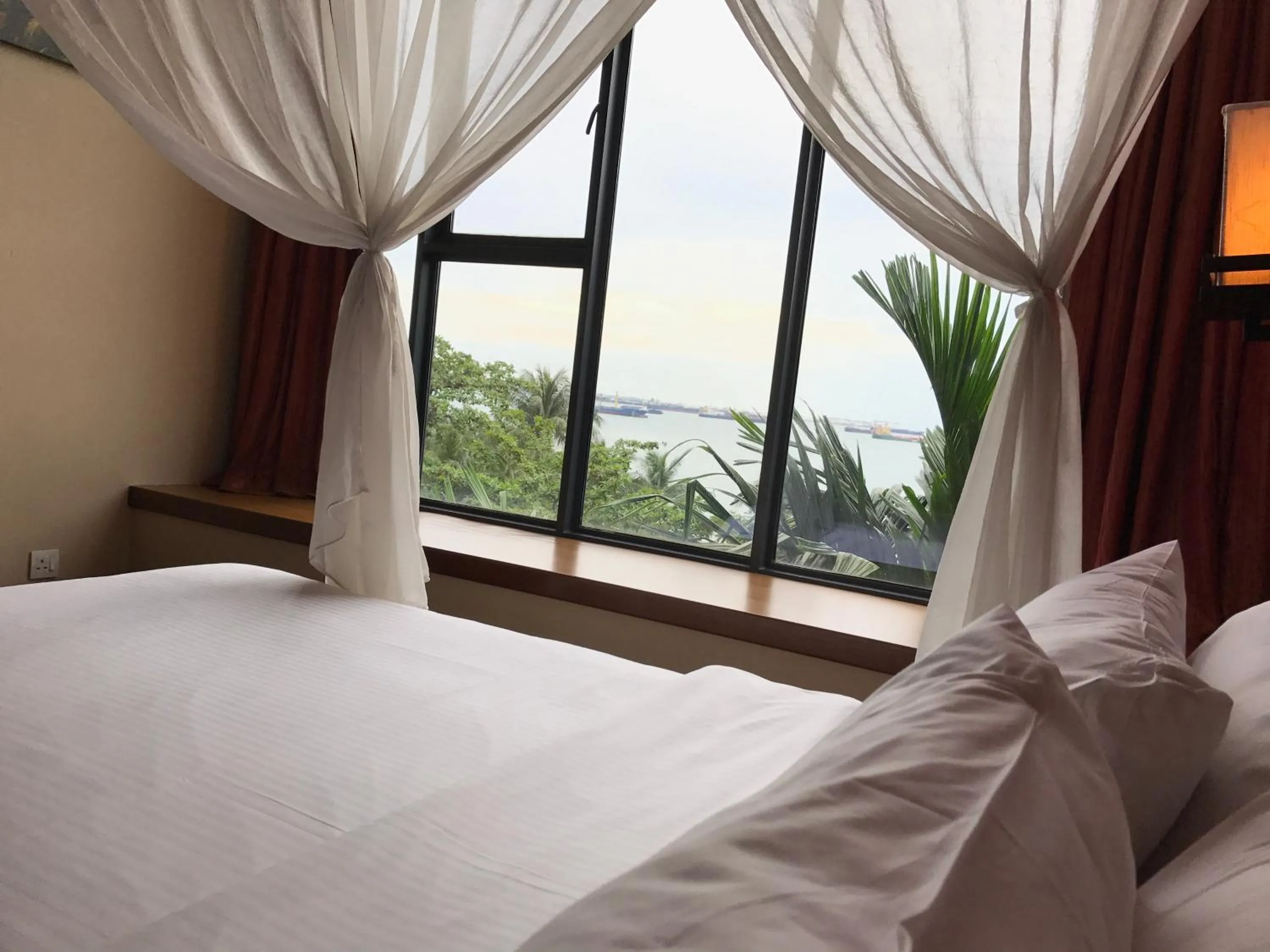 Bedroom, Bed in Siloso Beach Resort - Sentosa