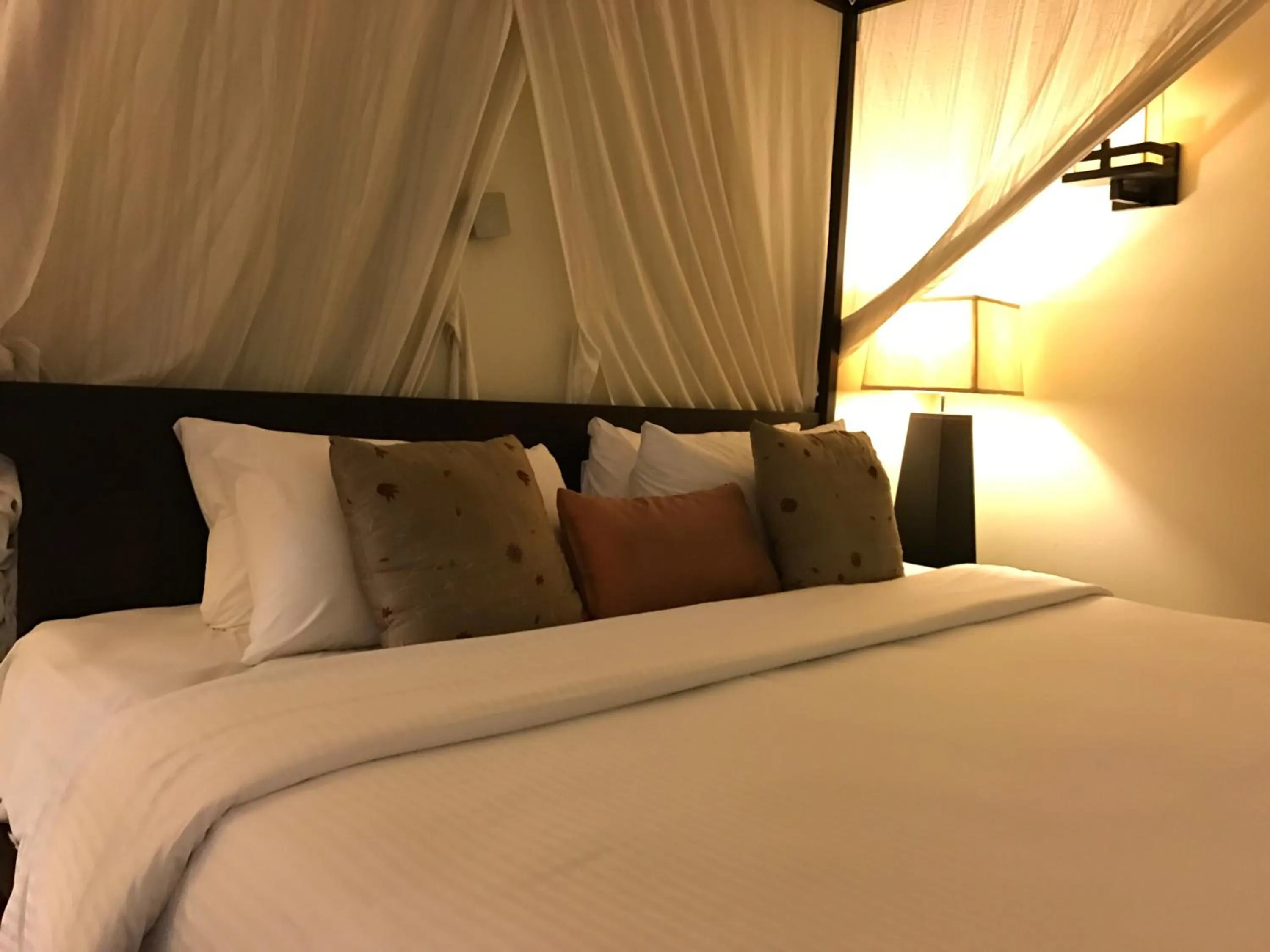 Bedroom, Bed in Siloso Beach Resort - Sentosa