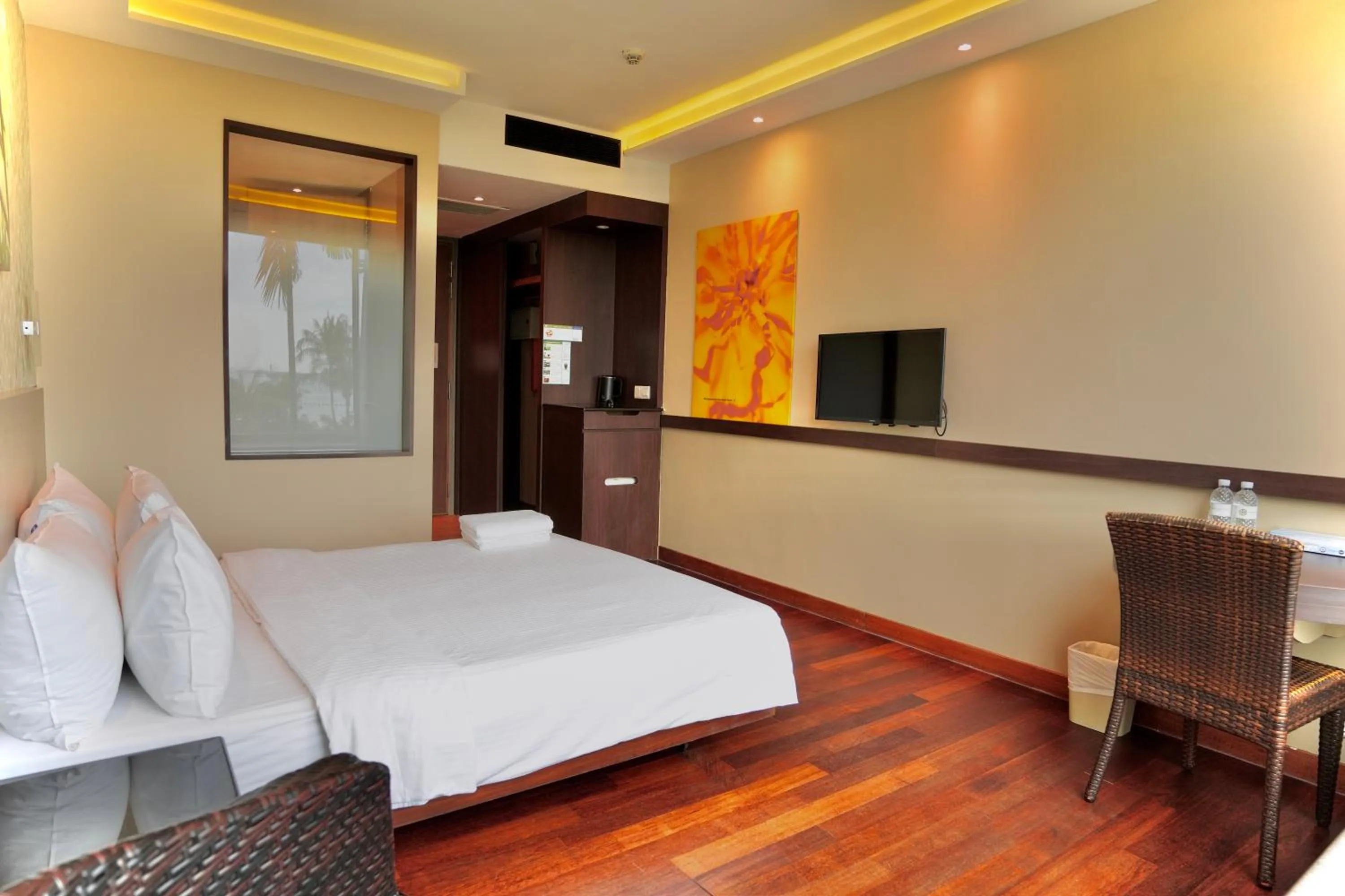 Bedroom, Bed in Siloso Beach Resort - Sentosa