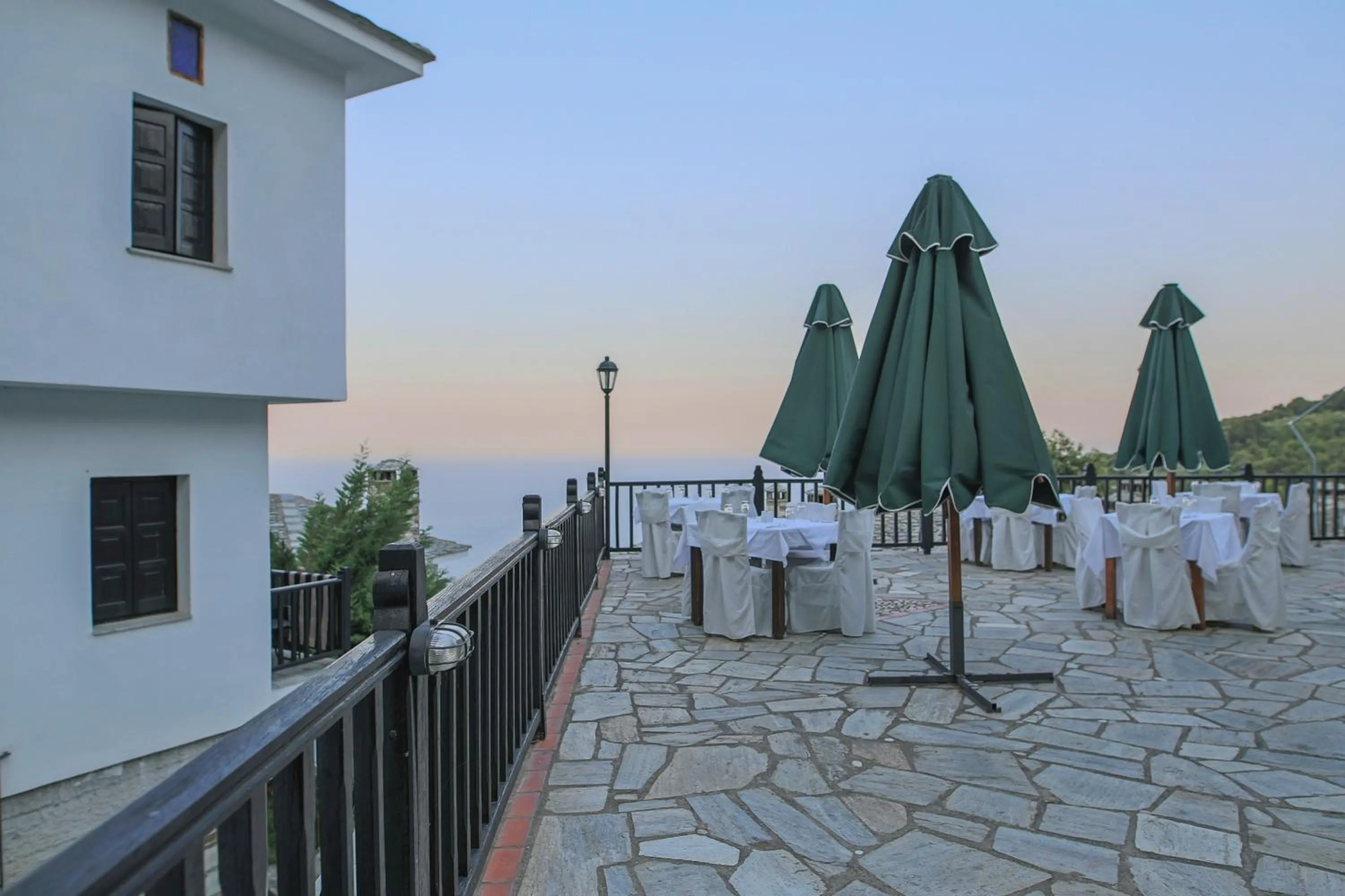Restaurant/places to eat in Pilio Sea Horizon Hotel