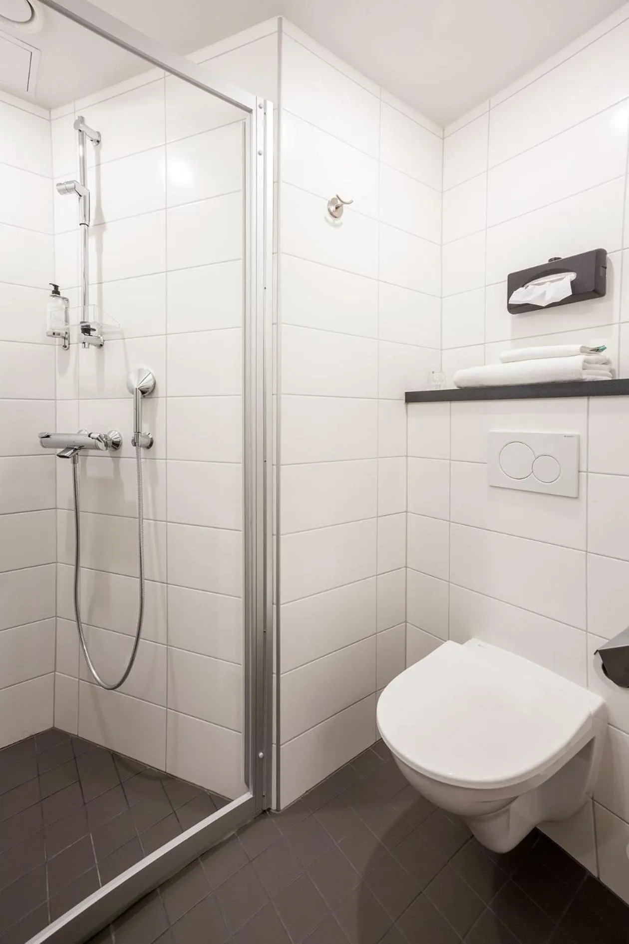 Shower in Pietarsaaren Kaupunginhotelli