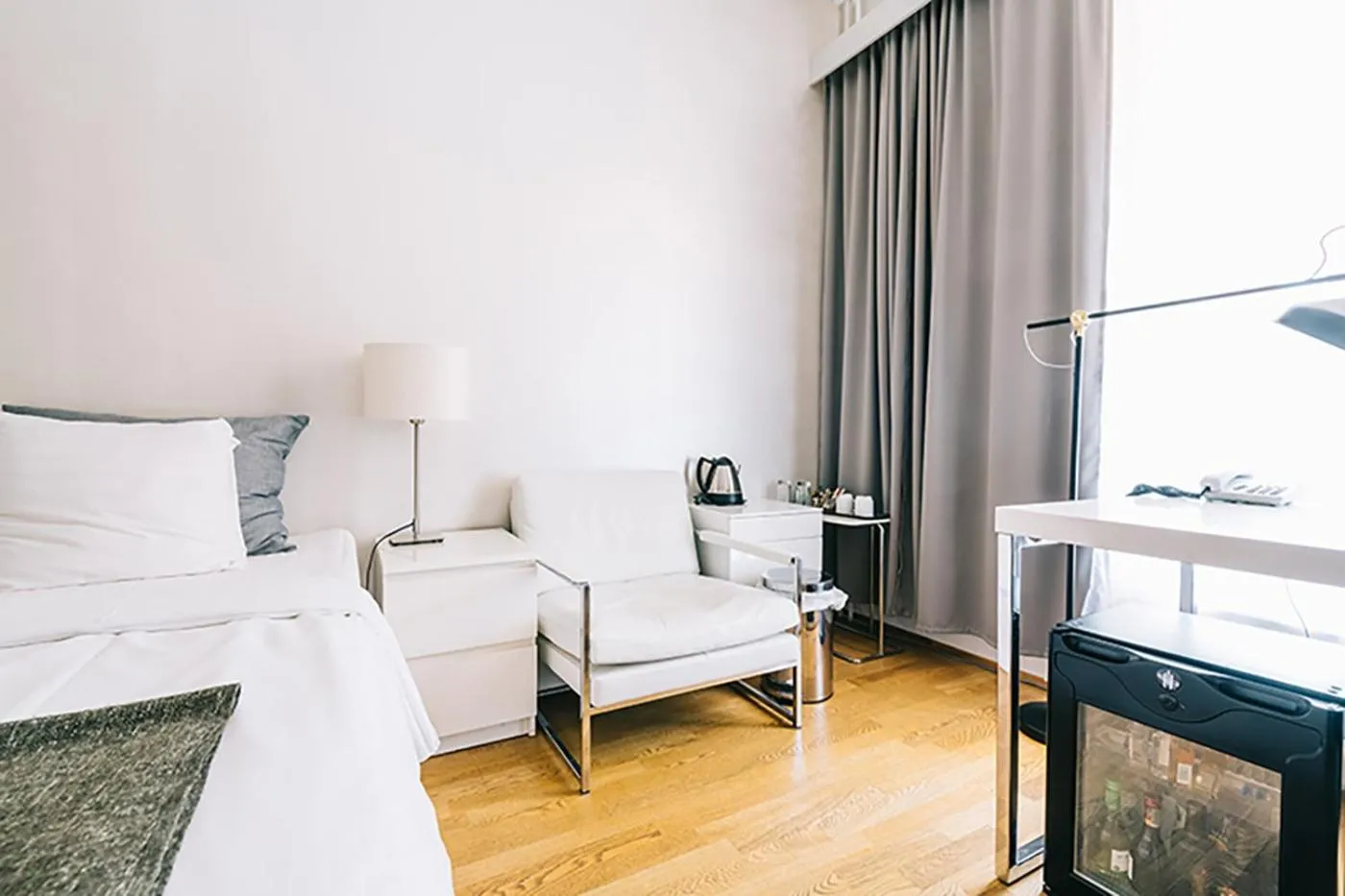 hair dresser, Bed in Pietarsaaren Kaupunginhotelli