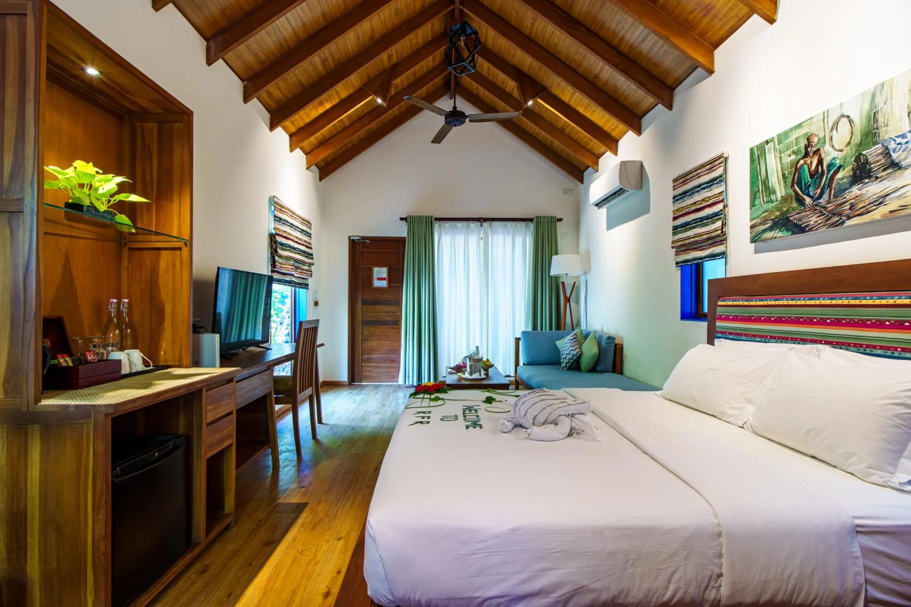 Bed in Reethi Faru Resort