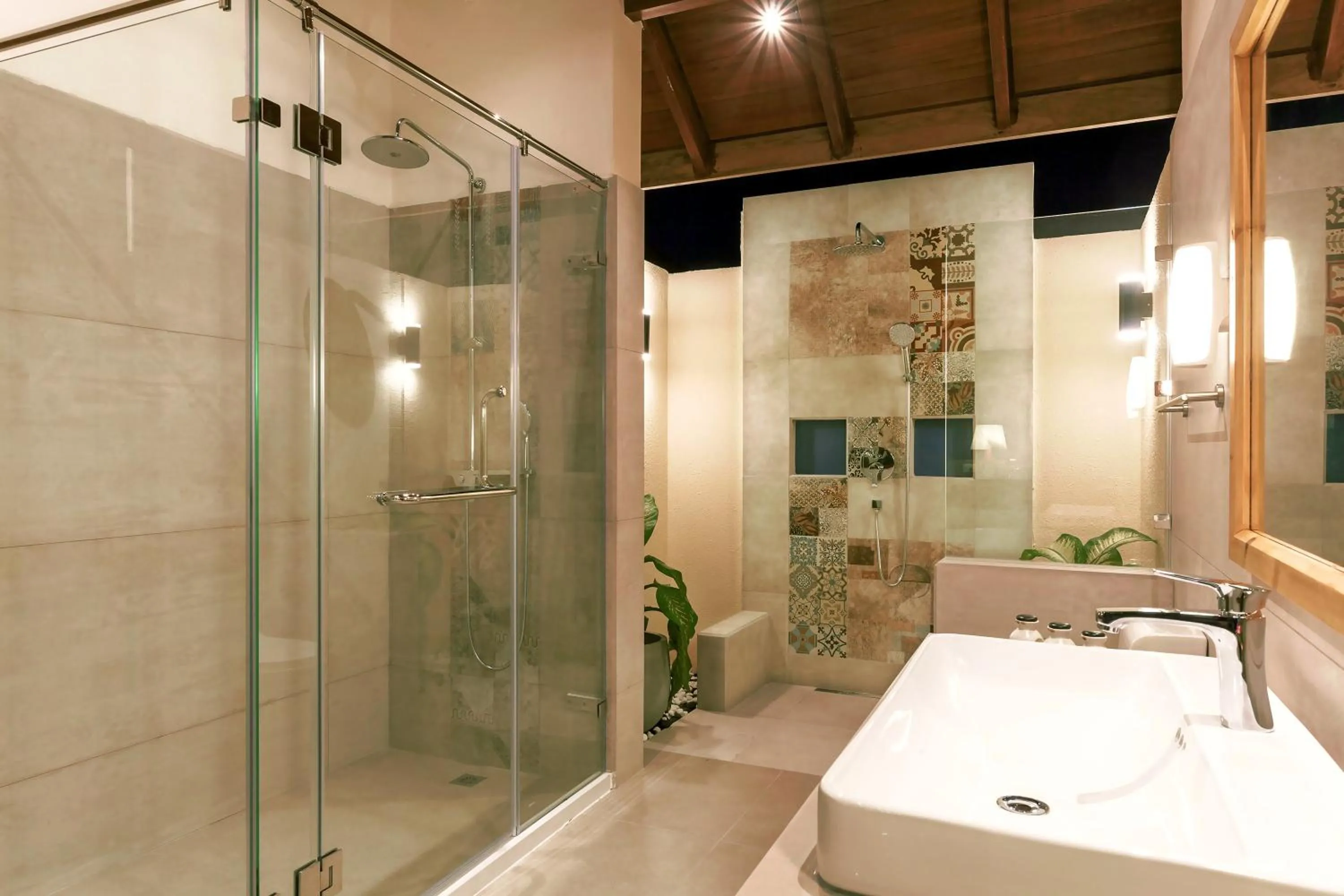 Shower in Reethi Faru Resort