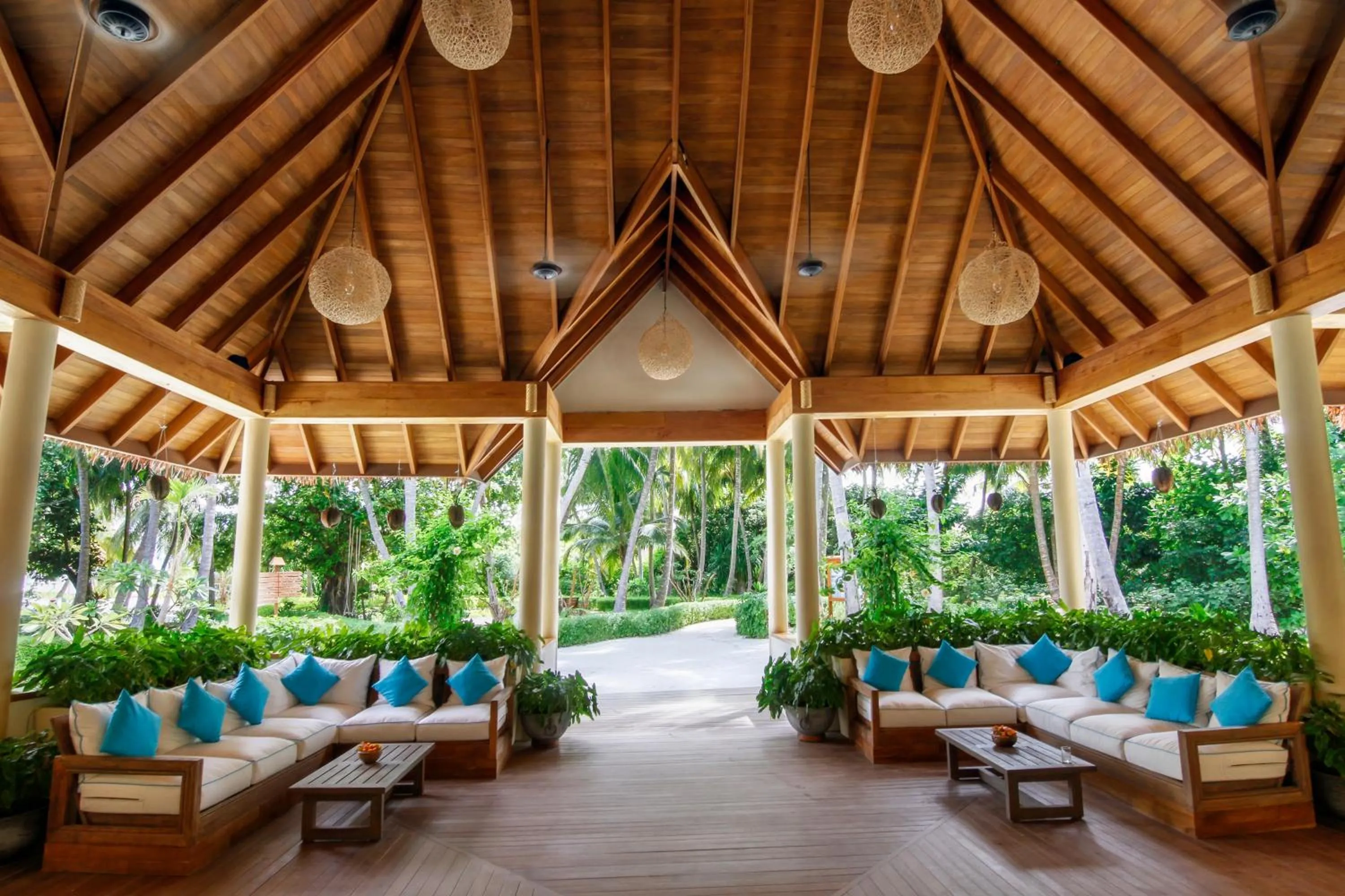 Lobby or reception in Reethi Faru Resort