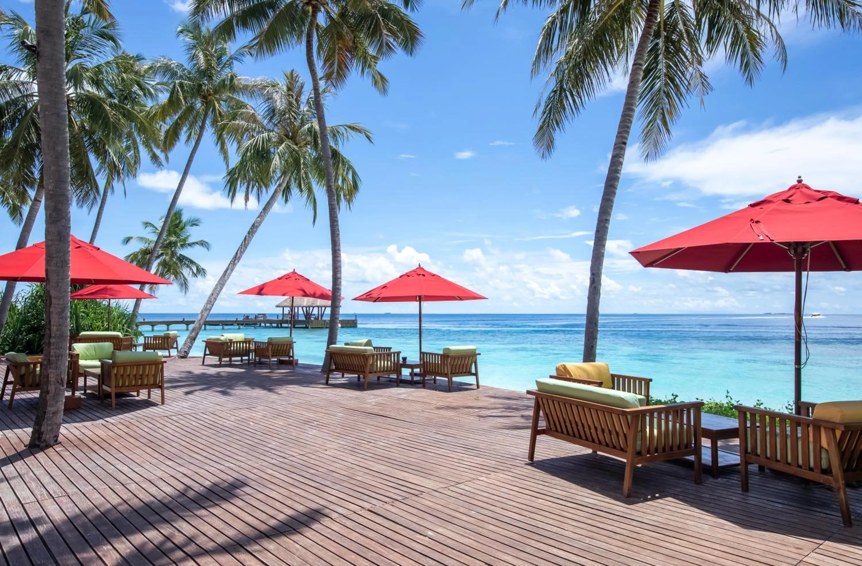 Lounge or bar in Reethi Faru Resort