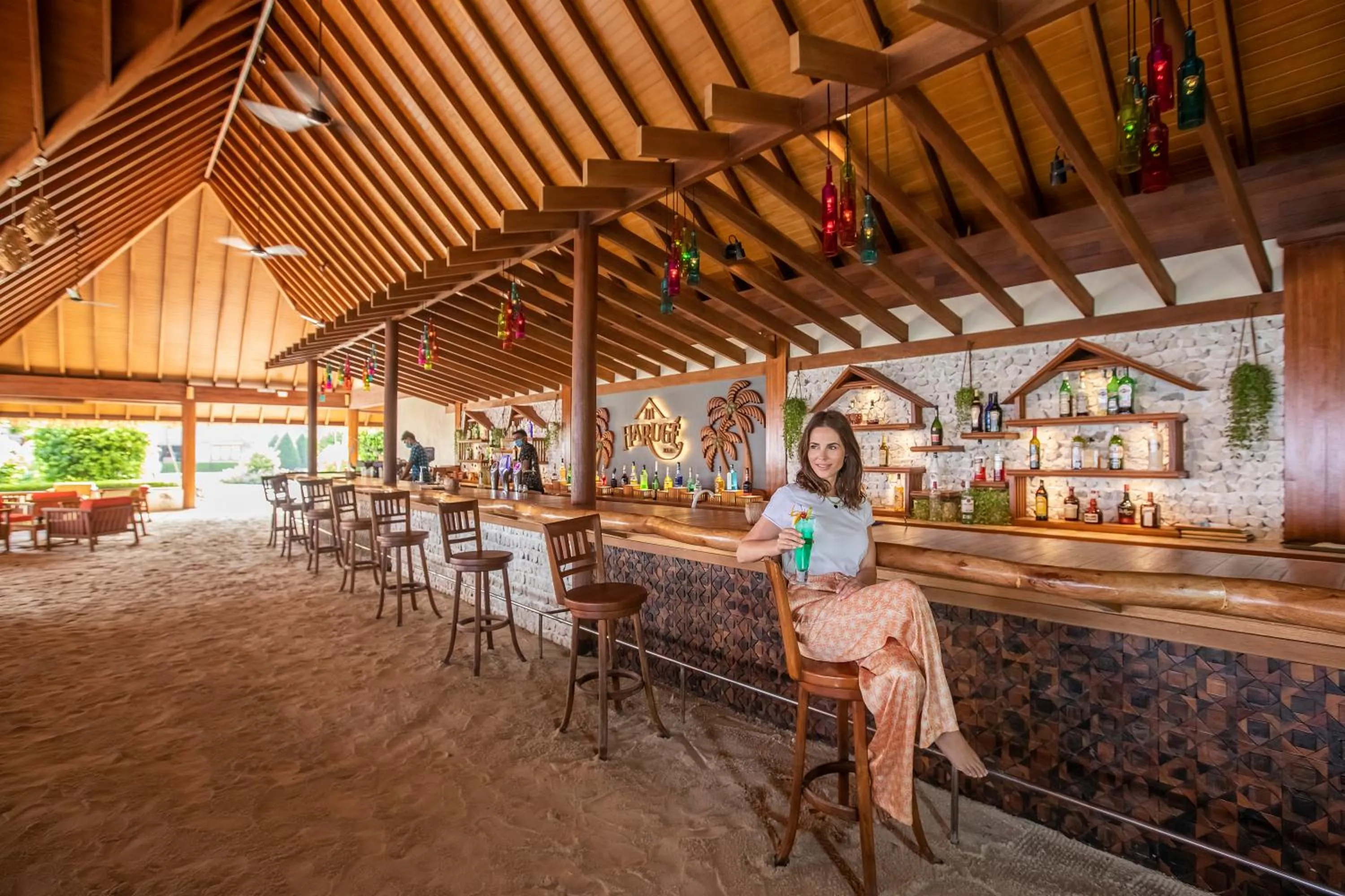 Lounge or bar in Reethi Faru Resort