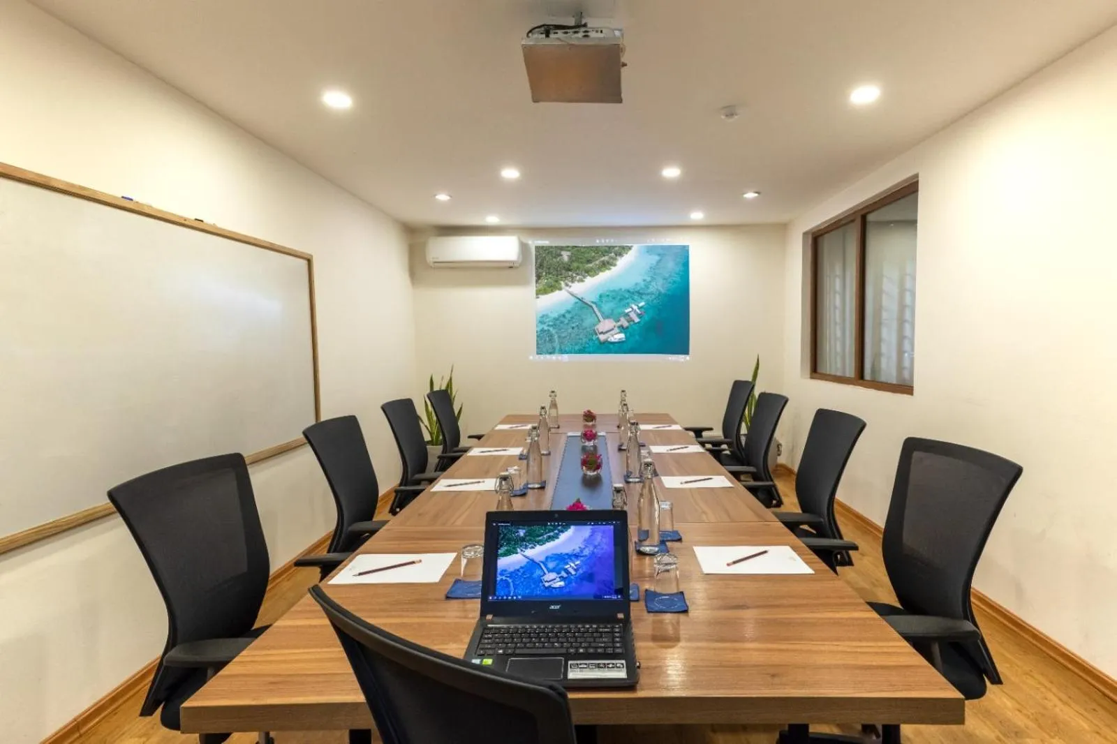 Meeting/conference room in Reethi Faru Resort