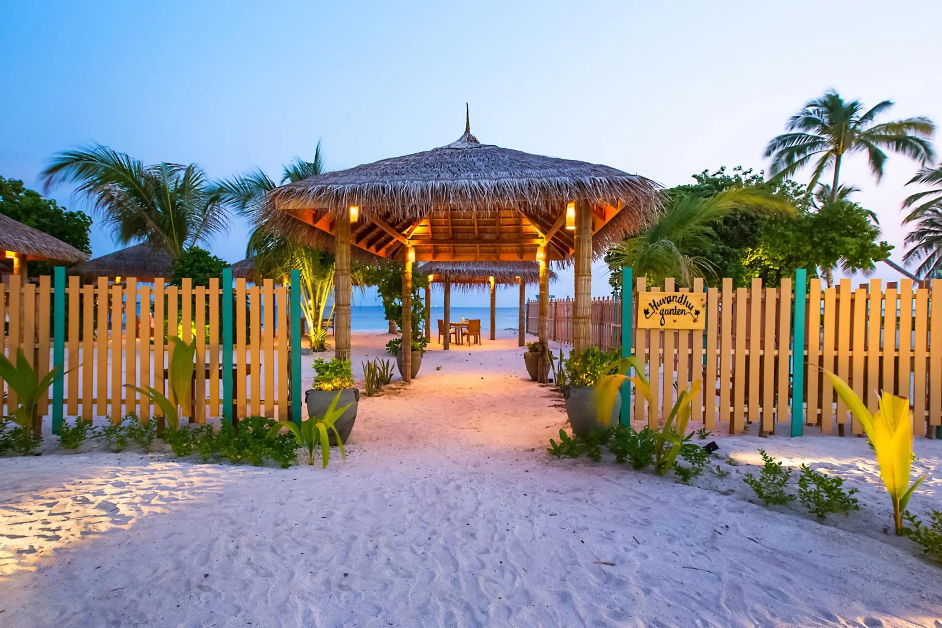 Restaurant/places to eat in Reethi Faru Resort