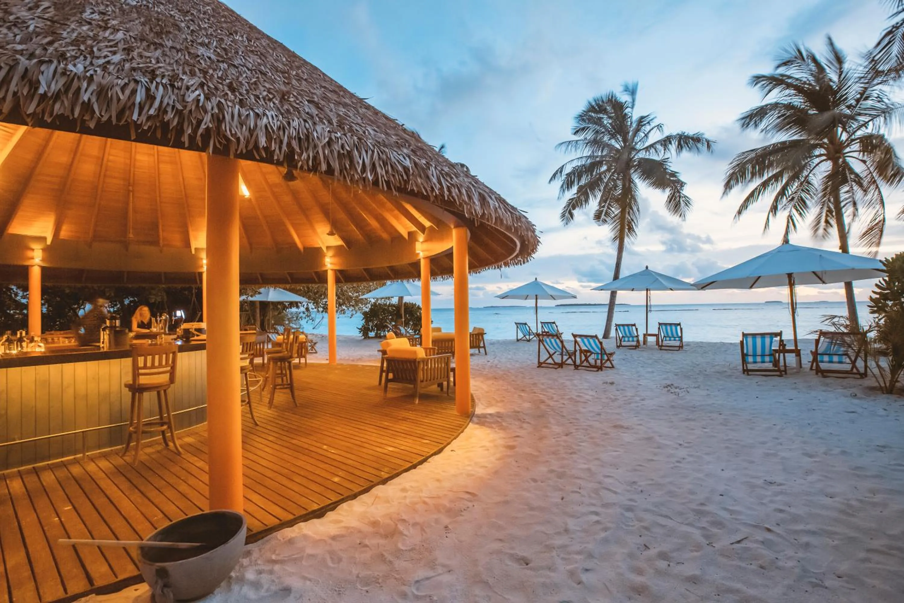 Lounge or bar in Reethi Faru Resort