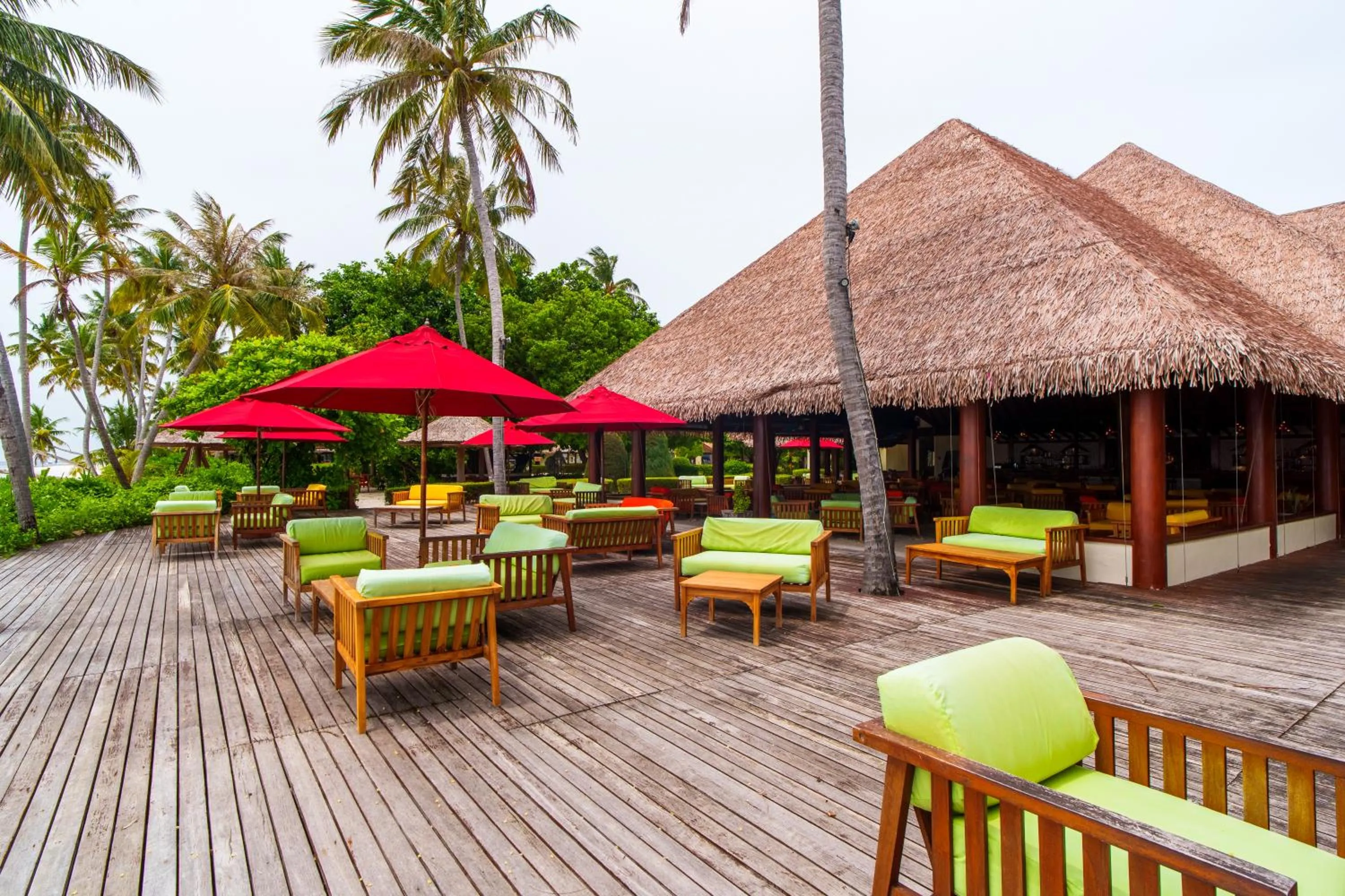 Lounge or bar in Reethi Faru Resort