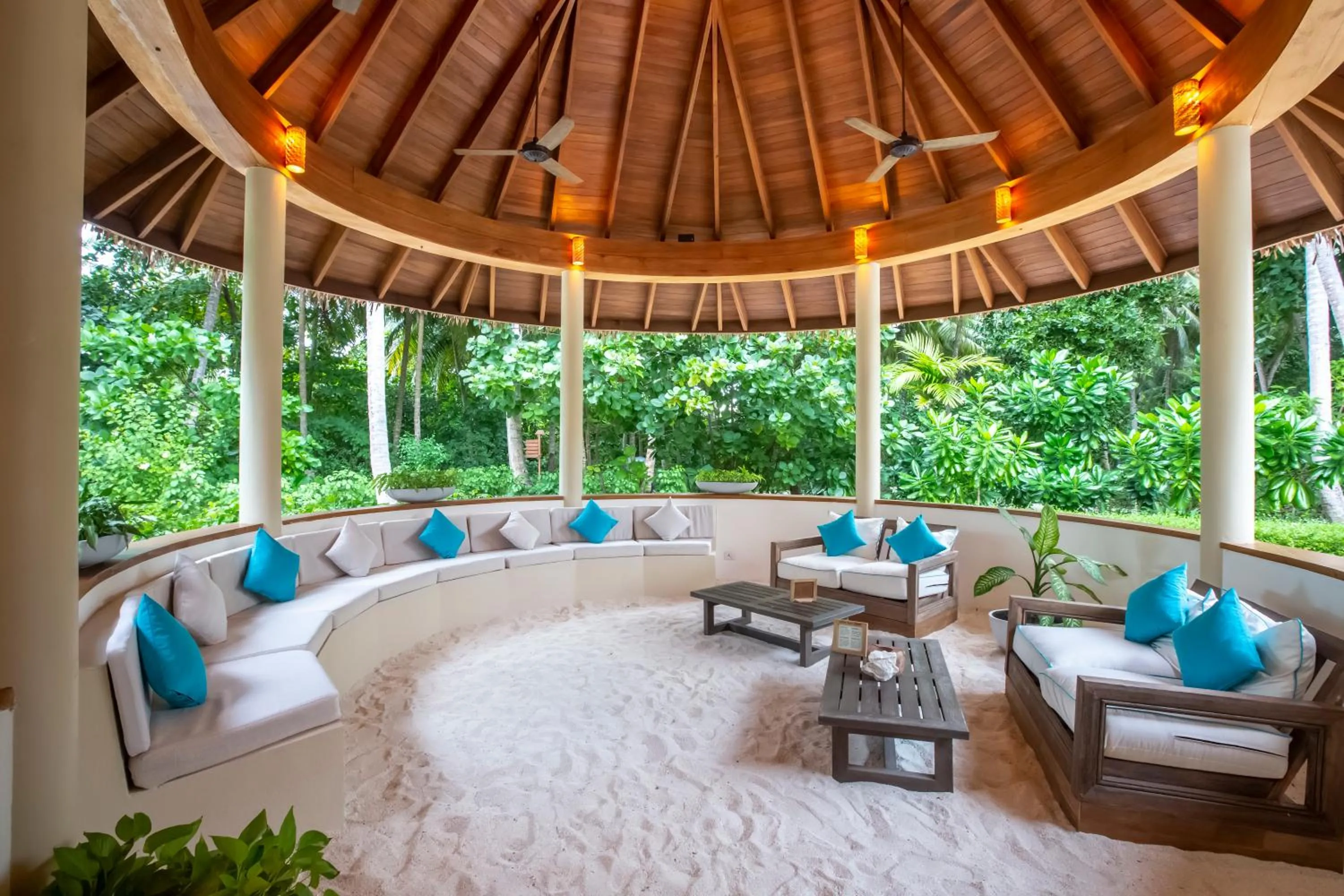 Lobby or reception in Reethi Faru Resort