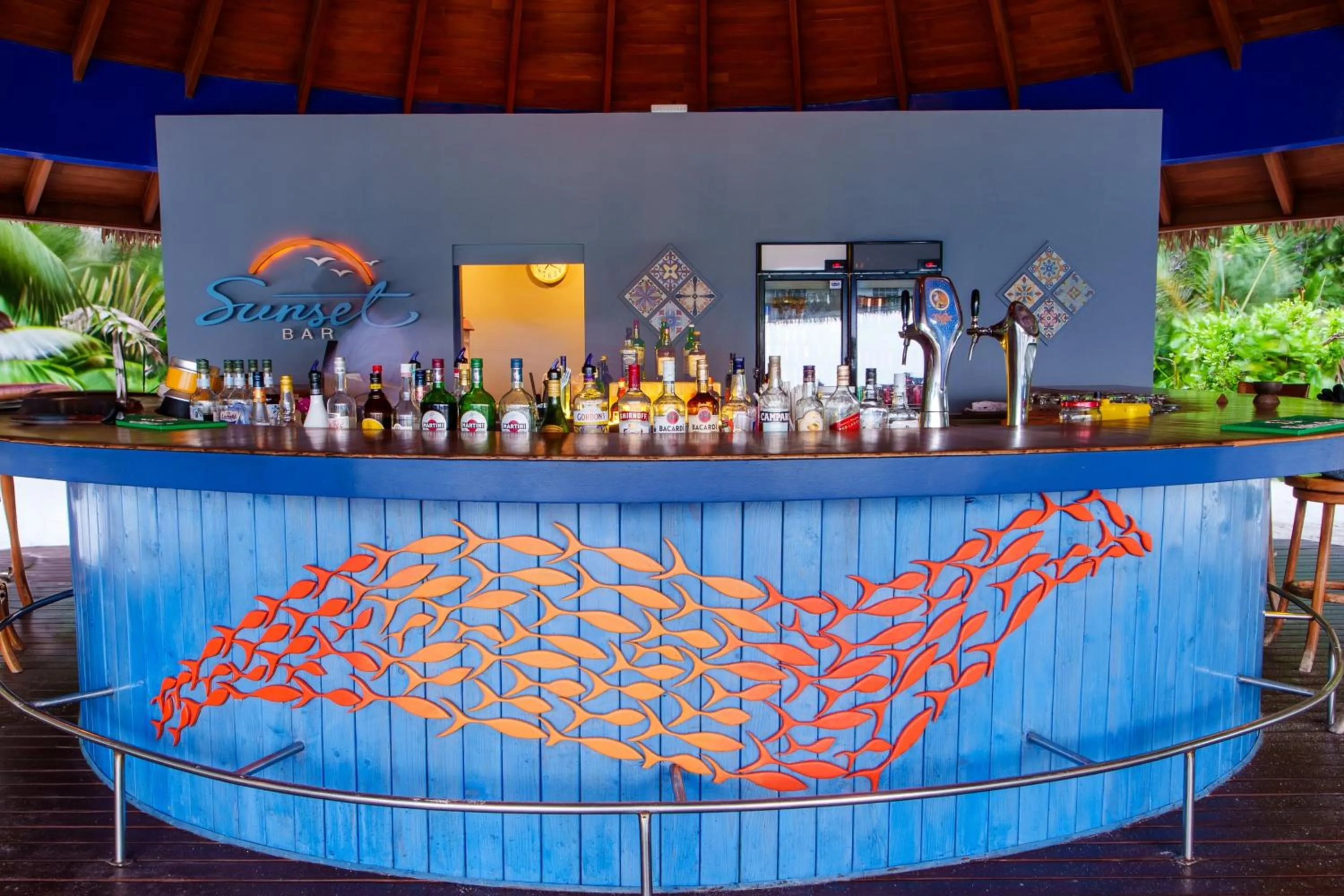 Lounge or bar in Reethi Faru Resort