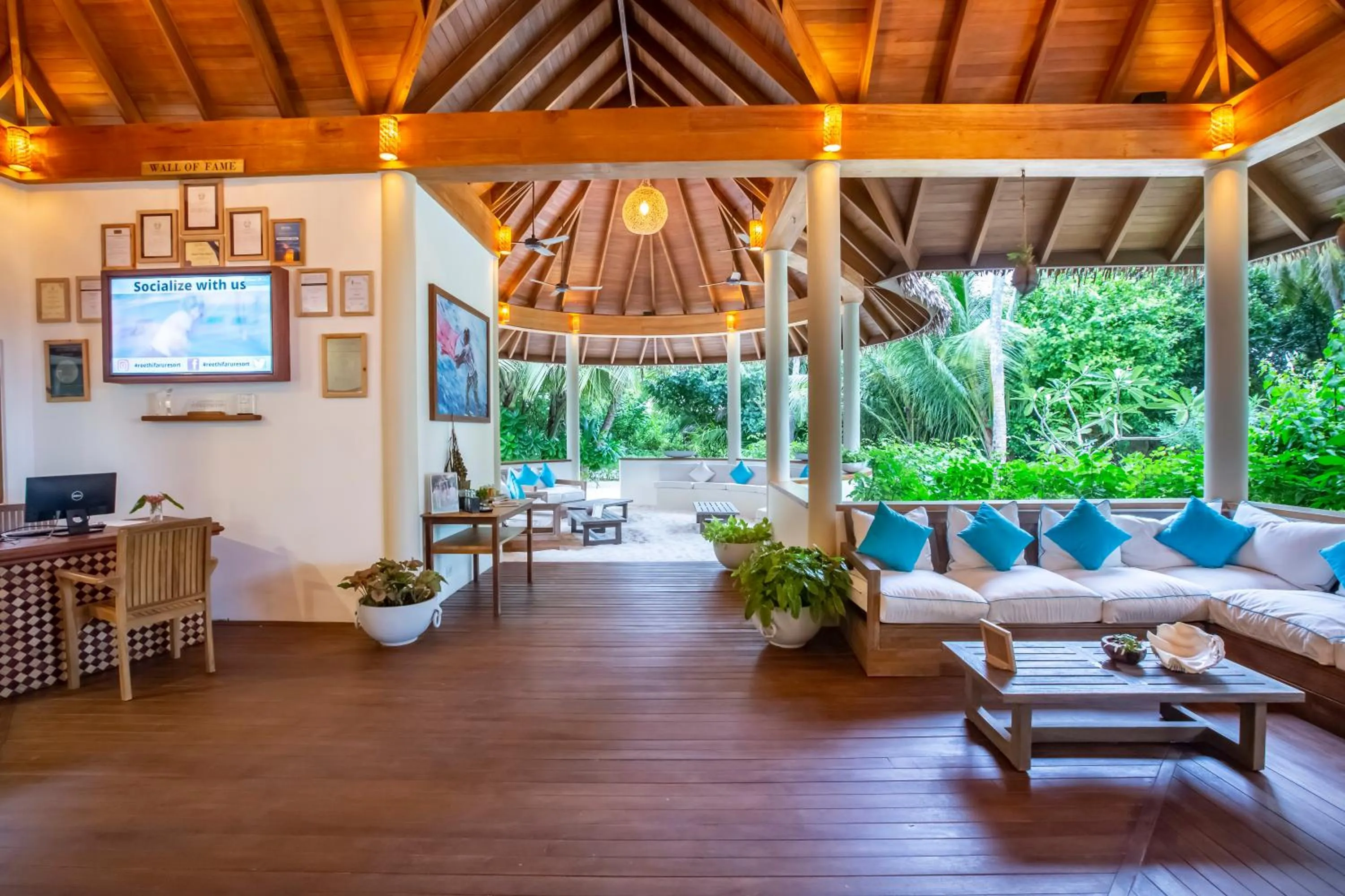 Lobby or reception in Reethi Faru Resort