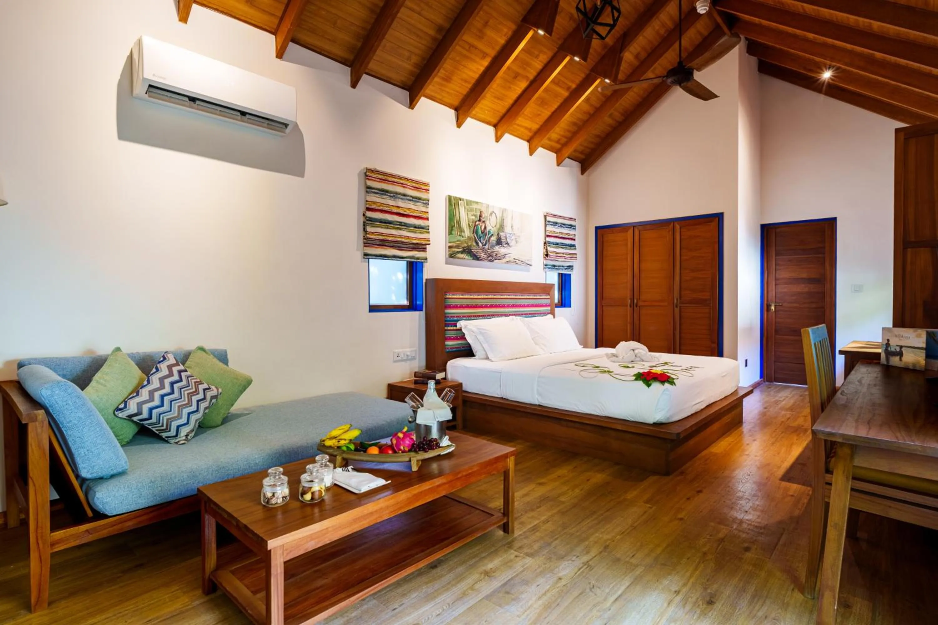 Bed in Reethi Faru Resort