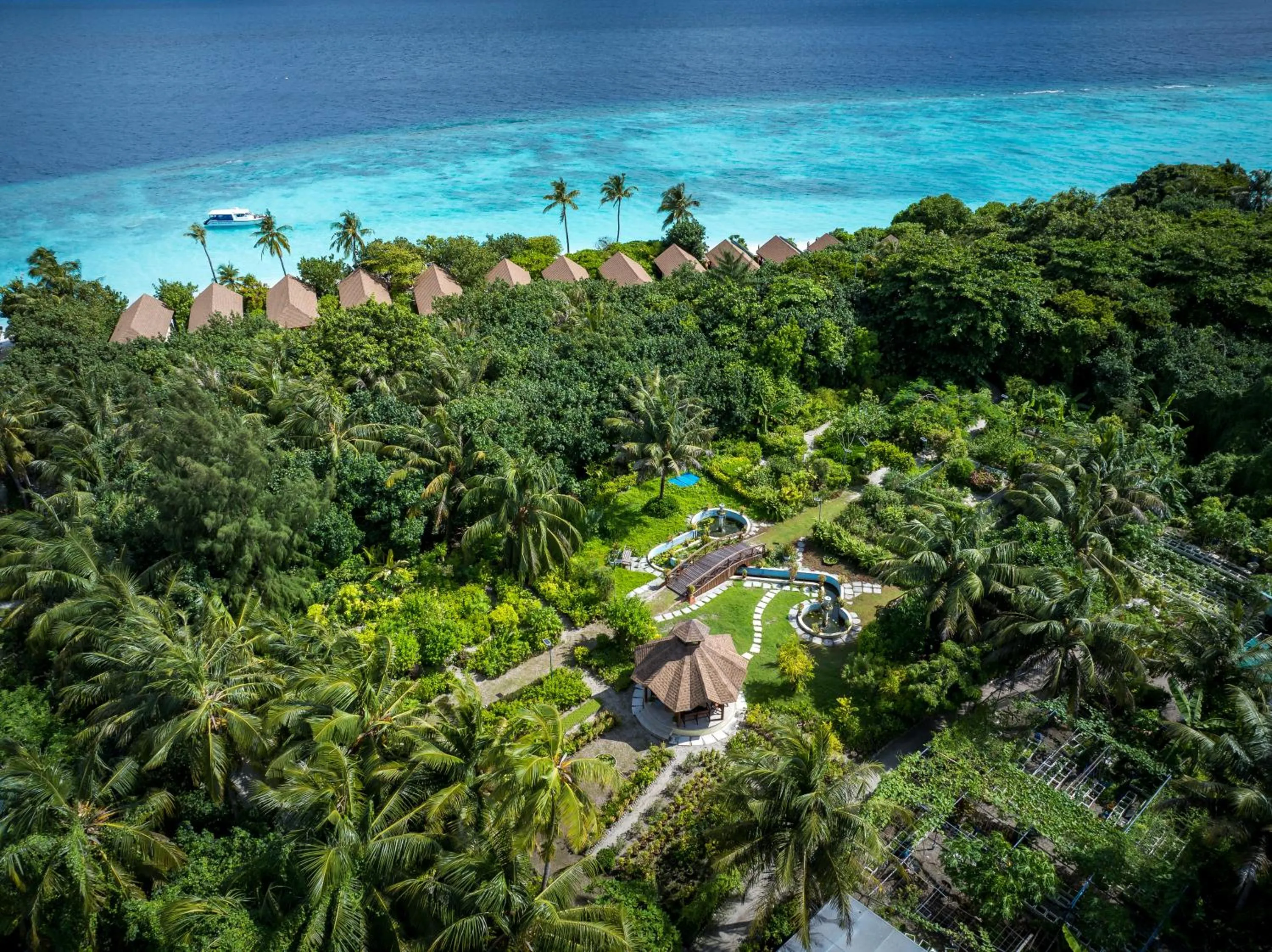 Garden in Reethi Faru Resort