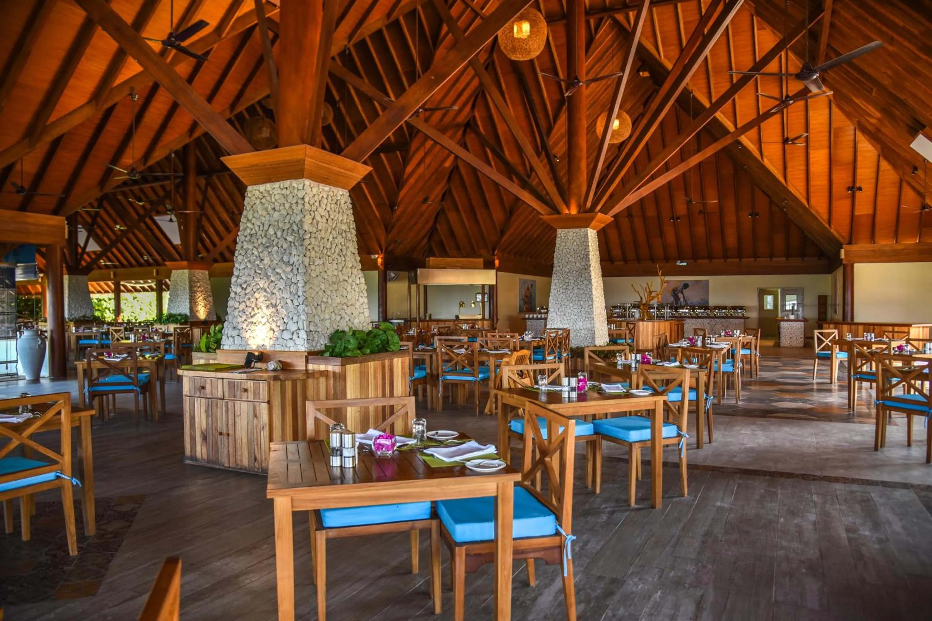 Restaurant/places to eat in Reethi Faru Resort
