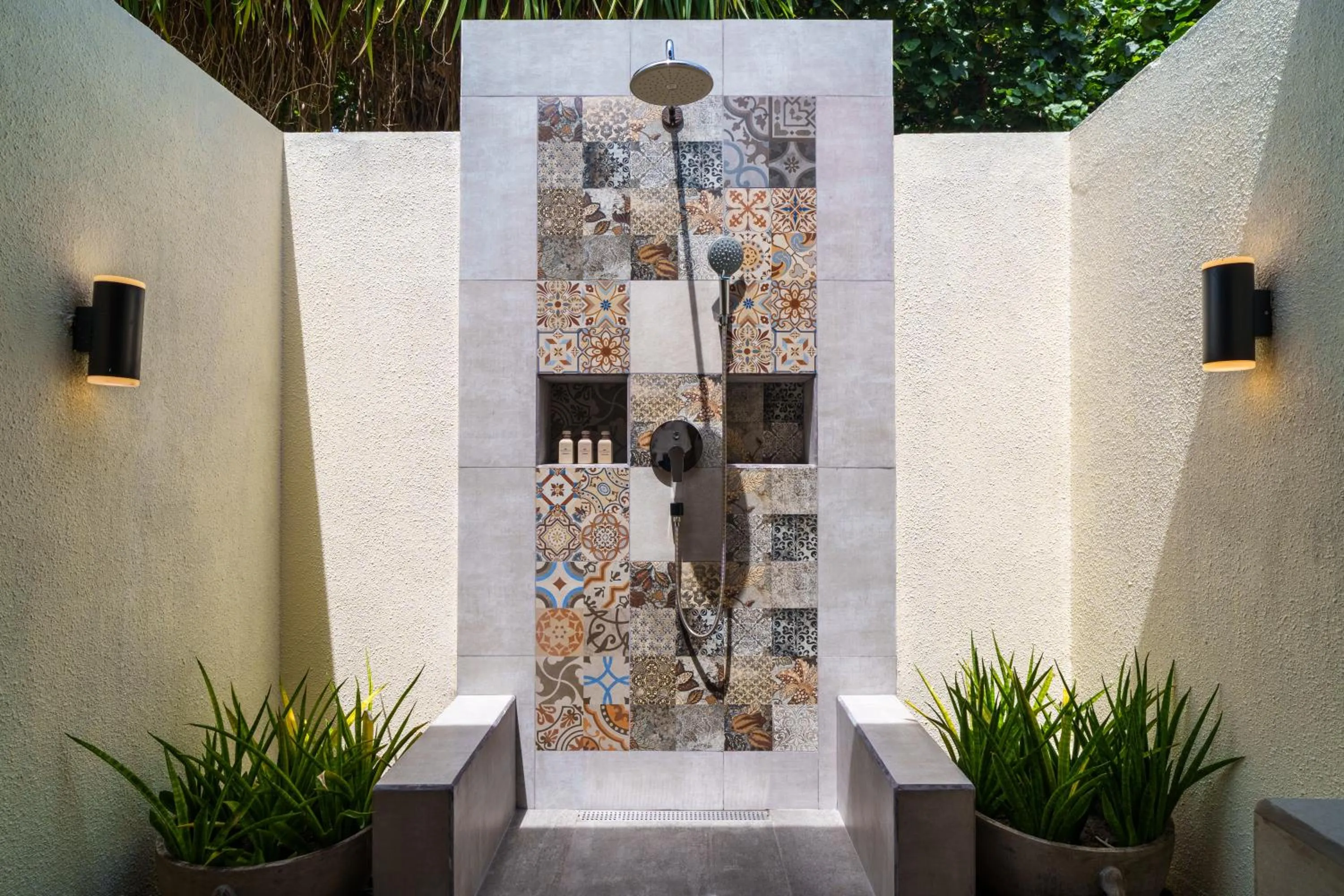 Shower in Reethi Faru Resort