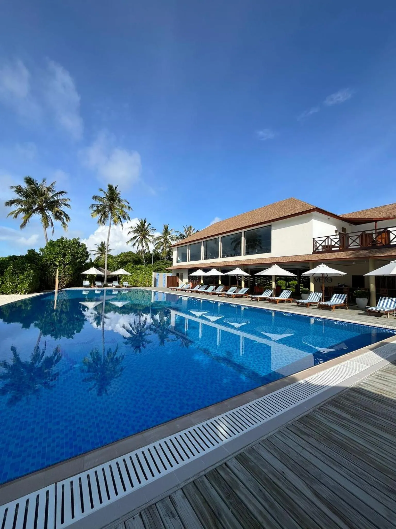 Swimming pool in Reethi Faru Resort