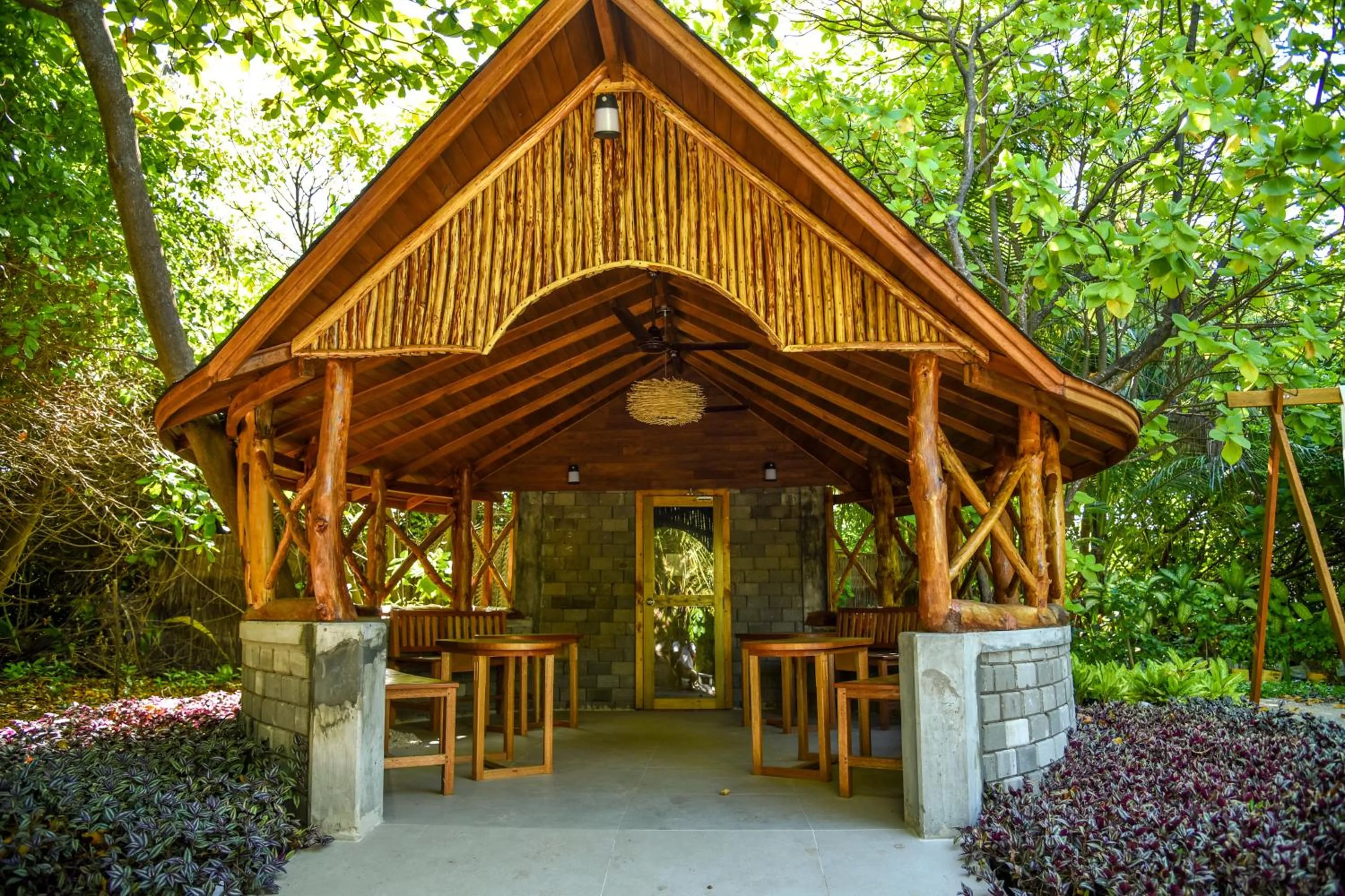 Restaurant/places to eat in Reethi Faru Resort