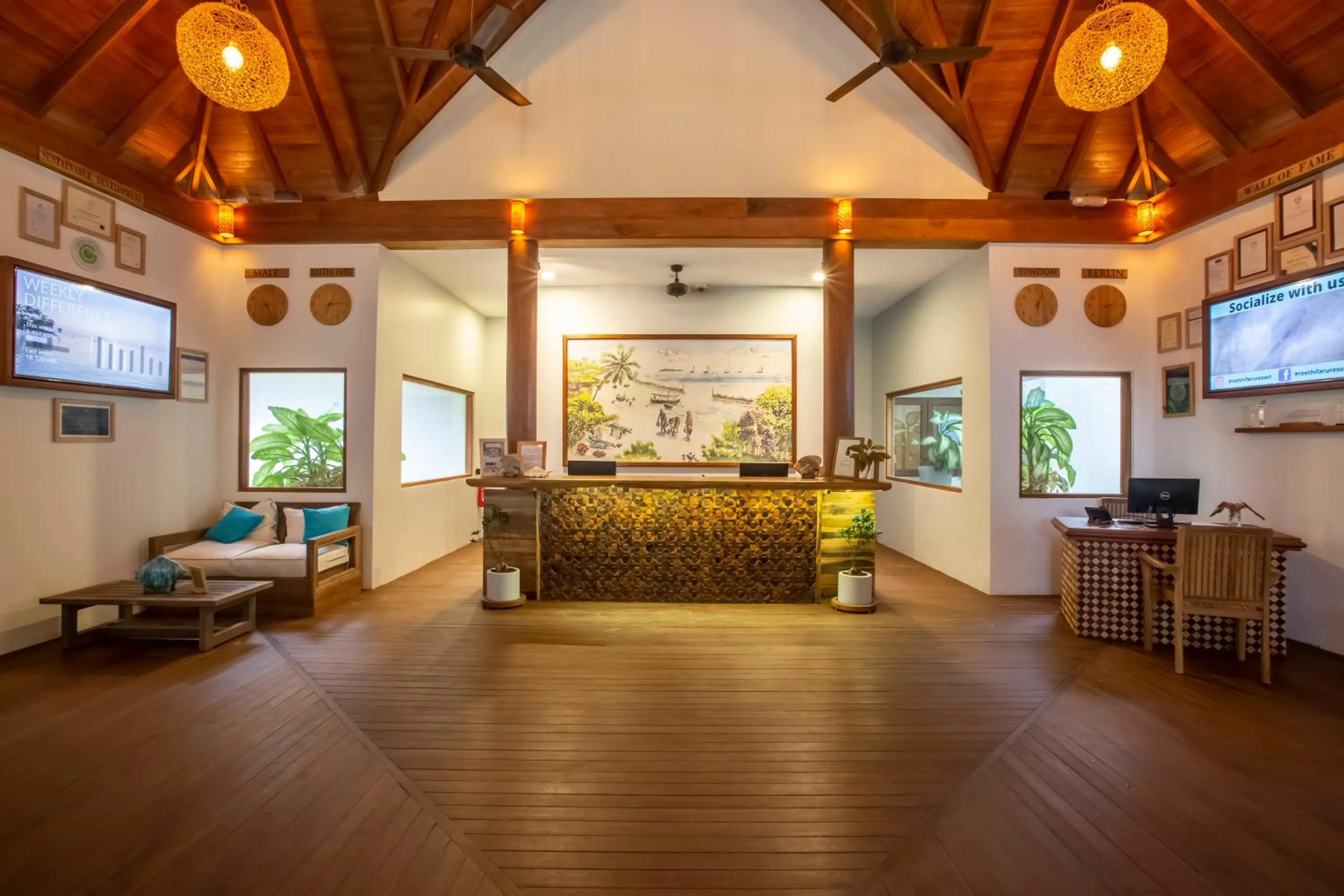 Lobby or reception in Reethi Faru Resort