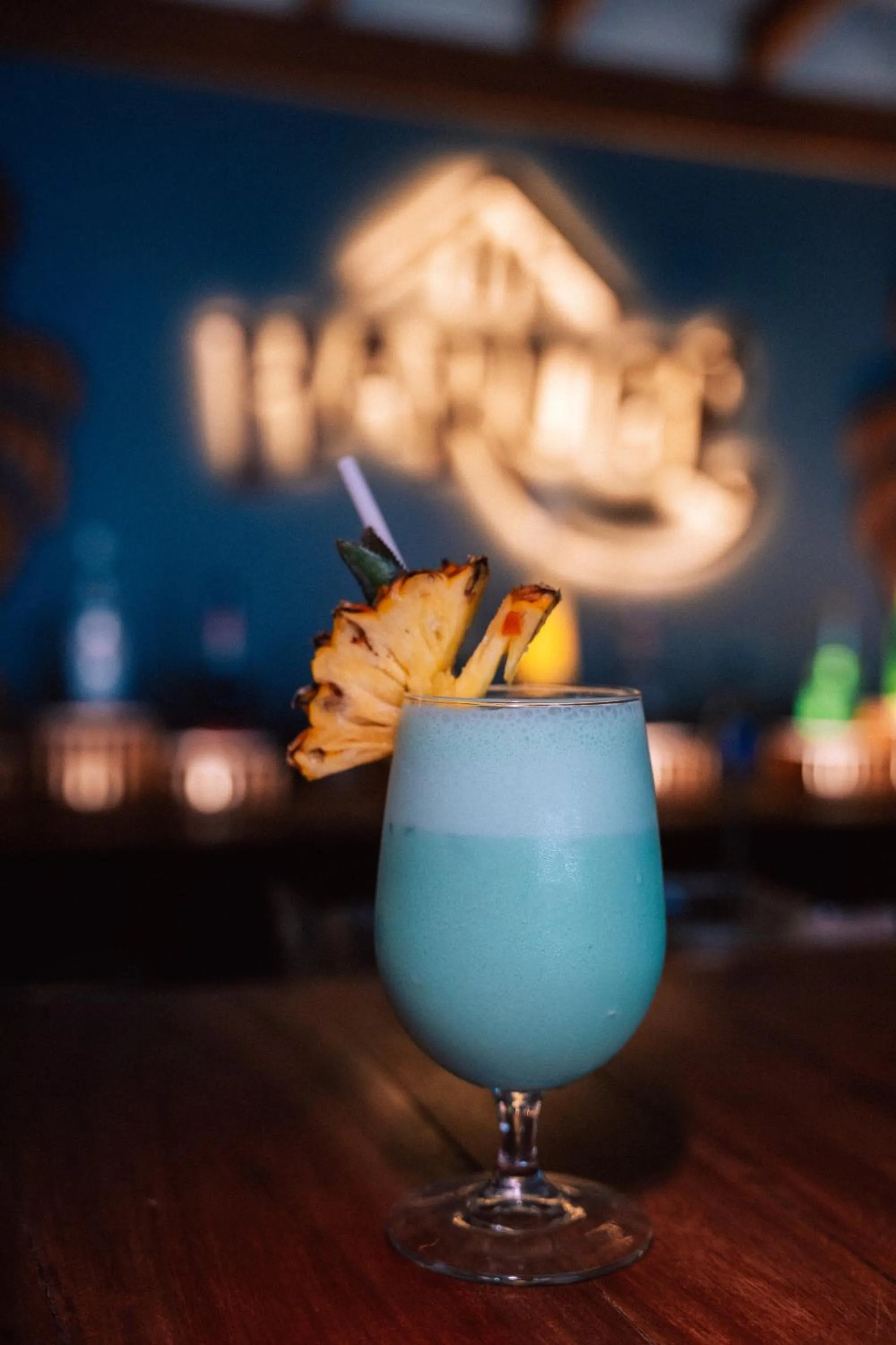 Lounge or bar in Reethi Faru Resort