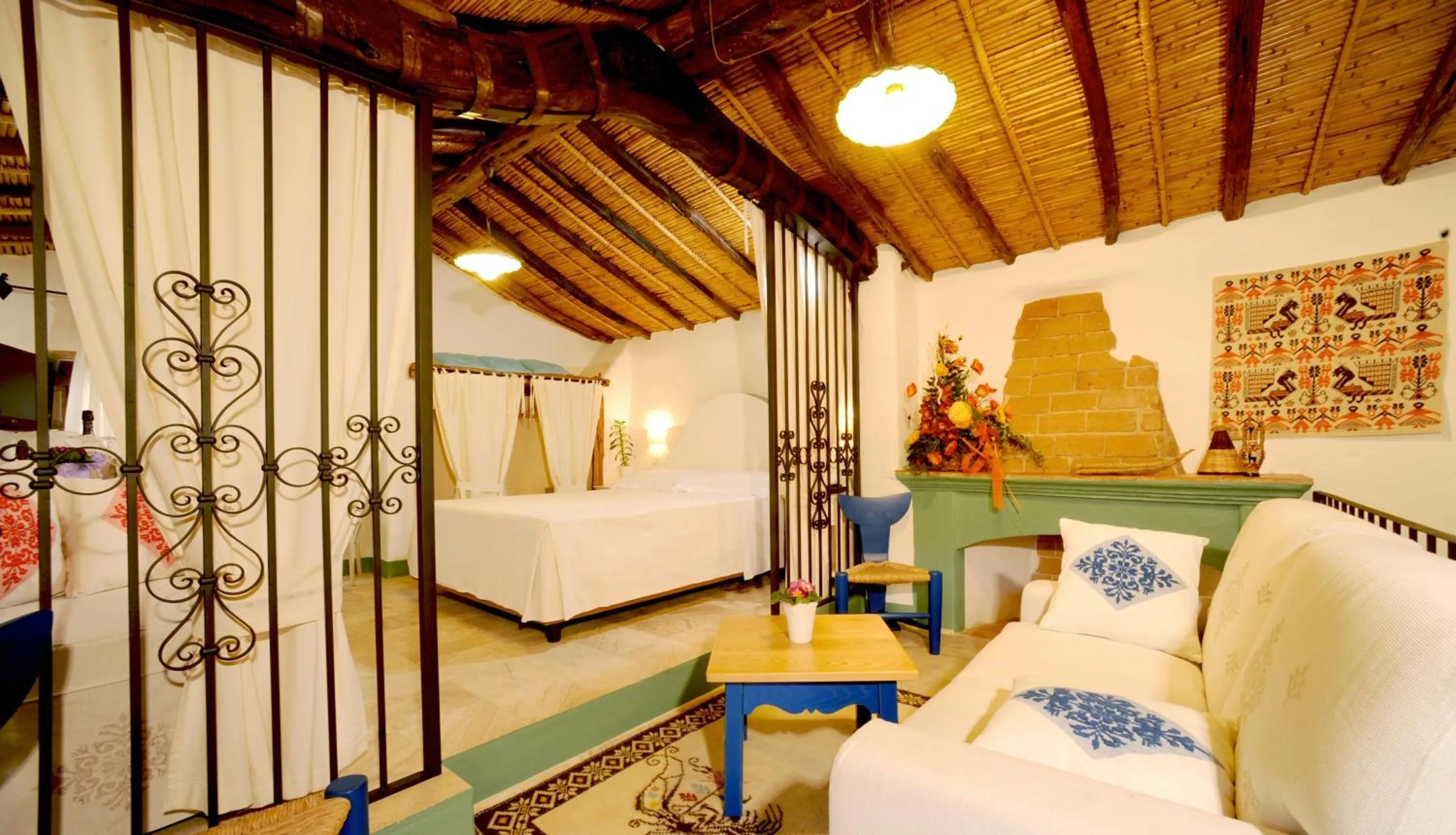 Bedroom in Albergo Diffuso Mannois