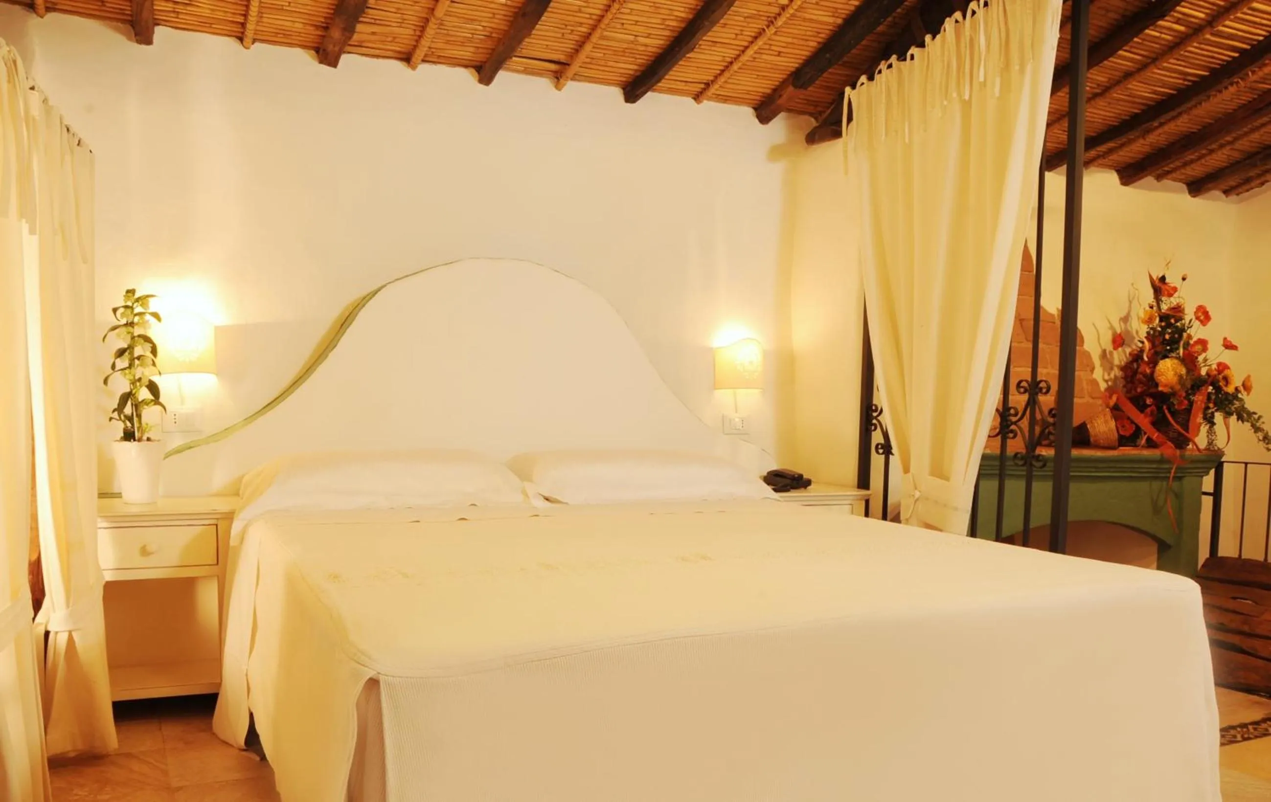 Bedroom in Albergo Diffuso Mannois