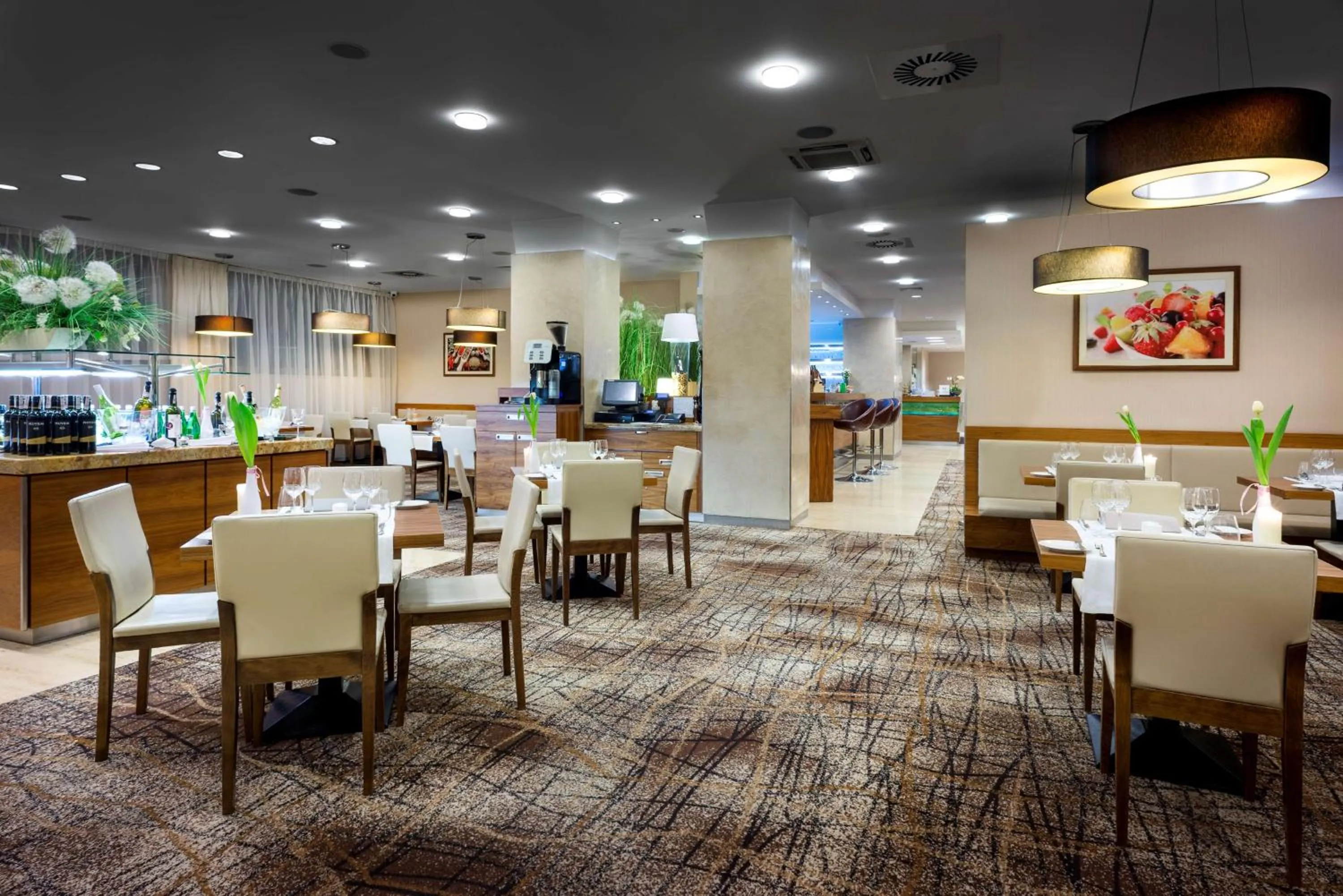 Restaurant/places to eat in Hilton Garden Inn Krakow
