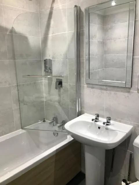 Shower in Lunan House