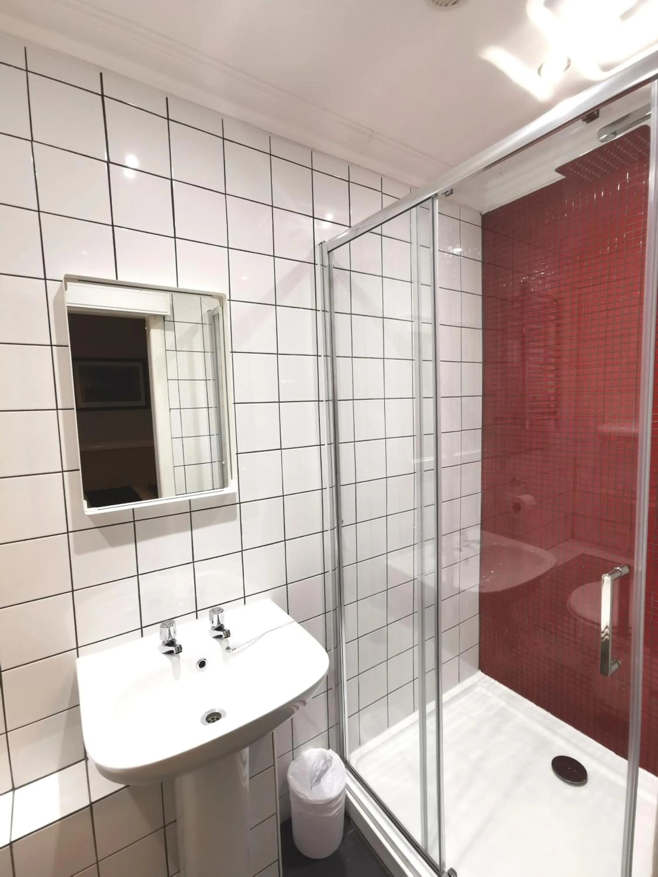 Shower in Lunan House