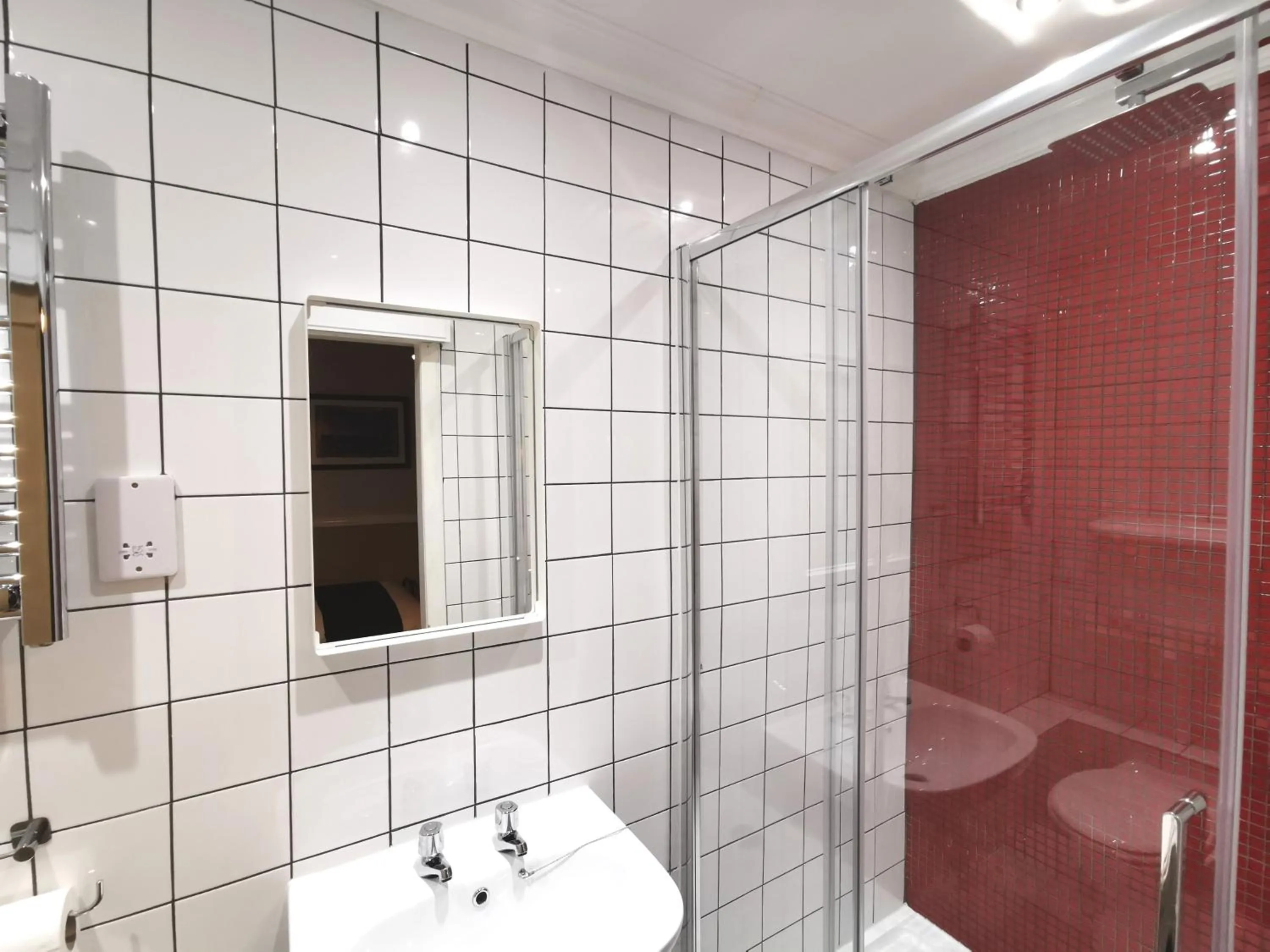 Shower in Lunan House