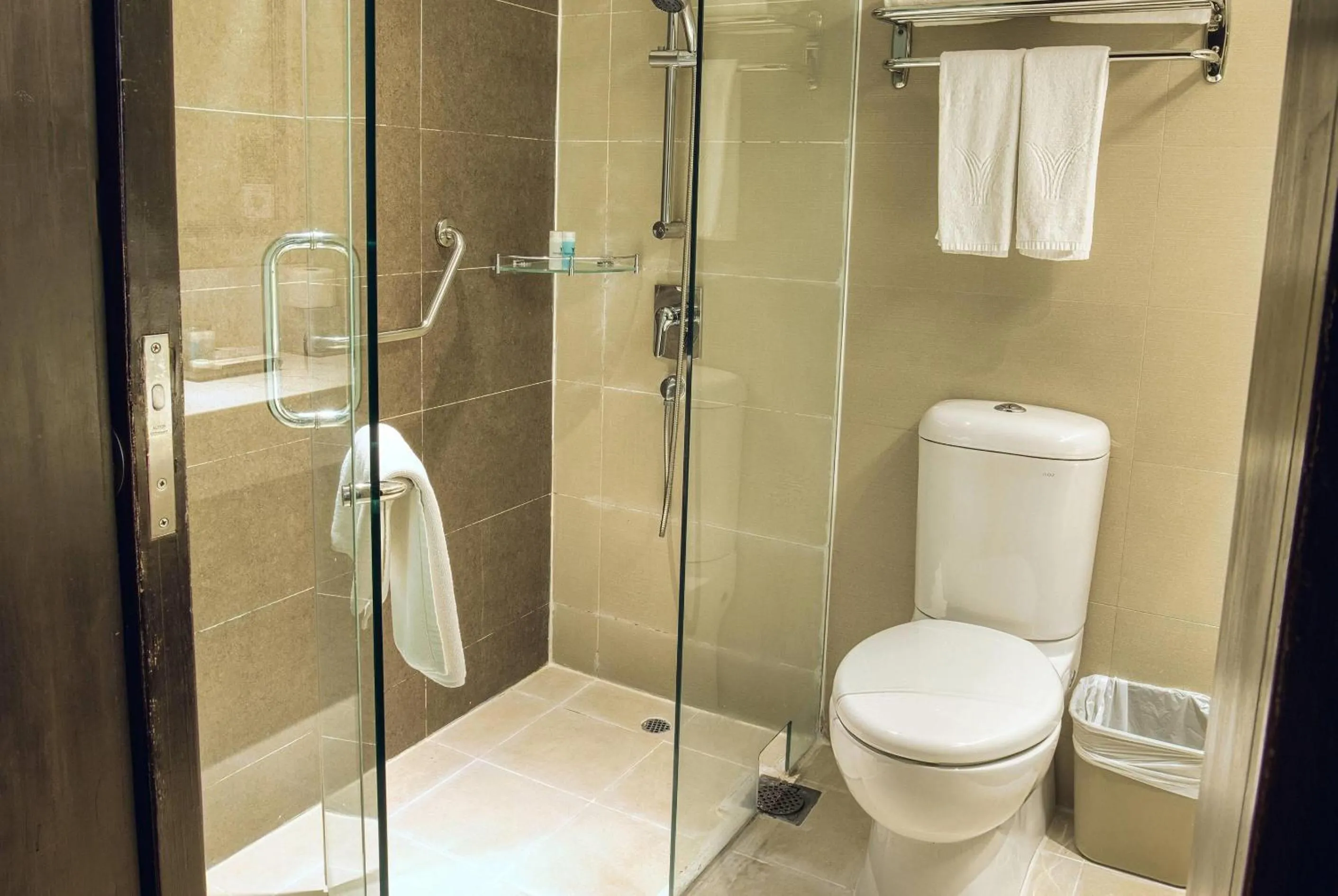 Bathroom in Wyndham Singapore Hotel