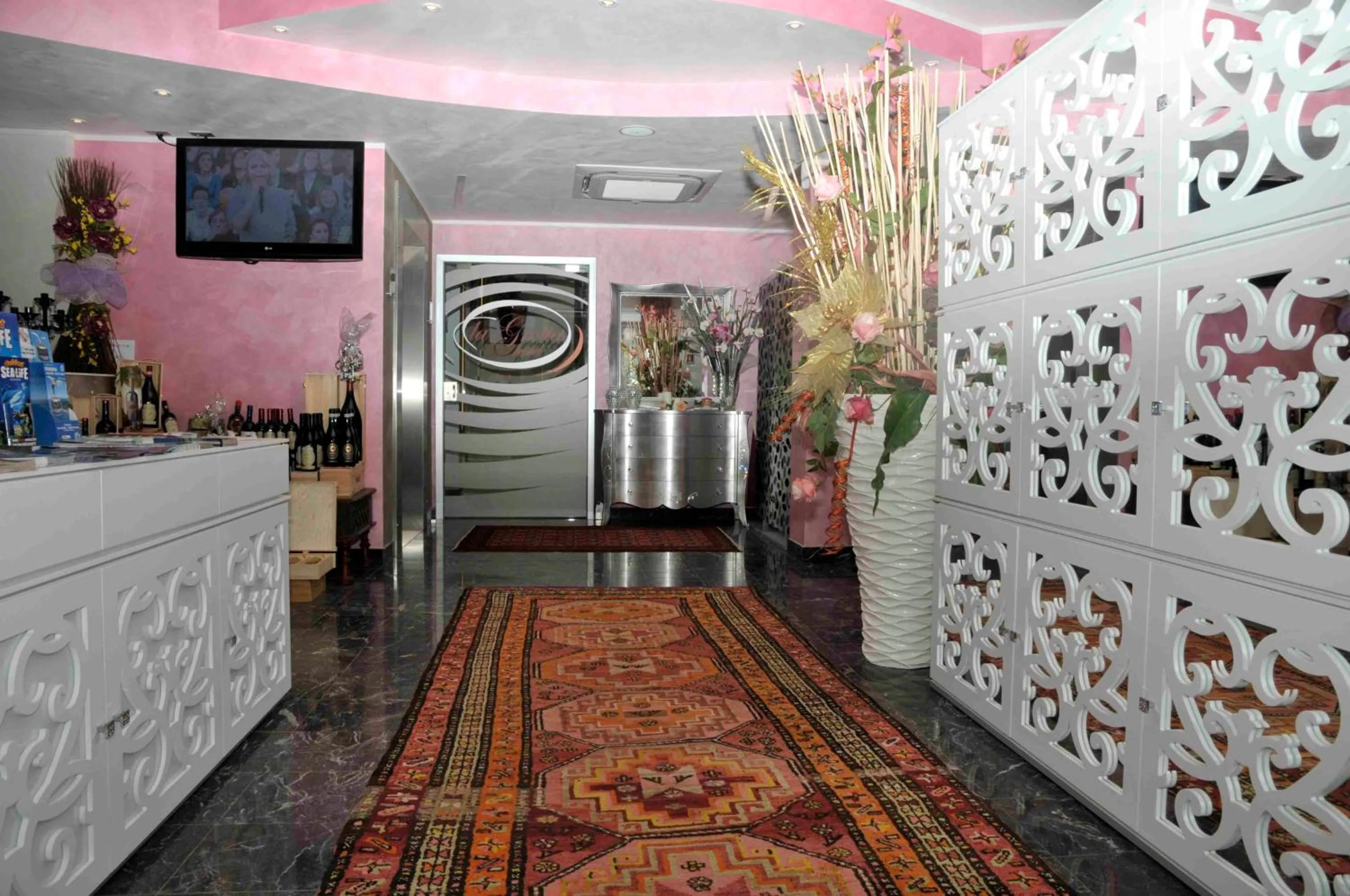 Lobby or reception in La Grotta Hotel