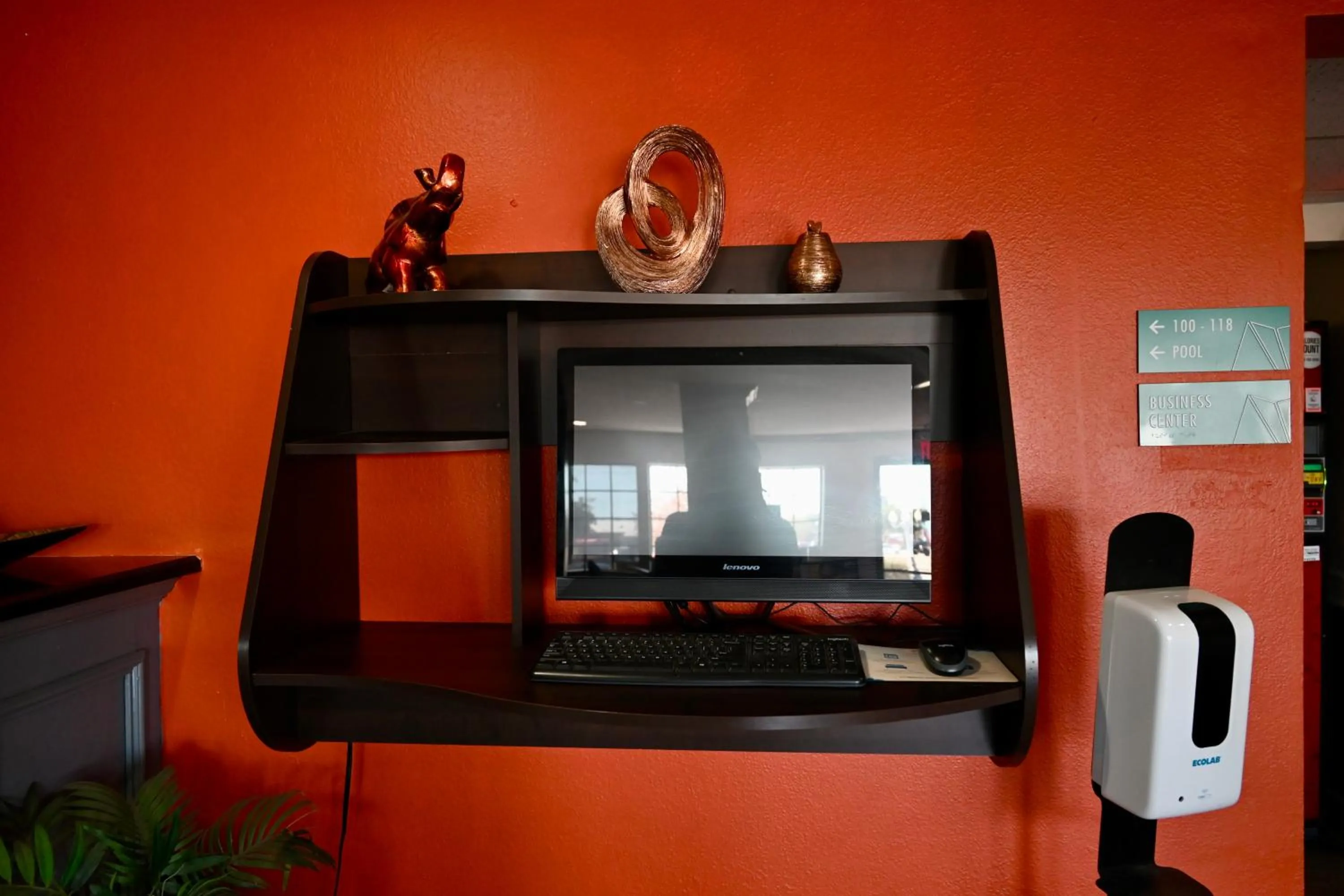 Business facilities in Howard Johnson by Wyndham Near Schlitterbahn