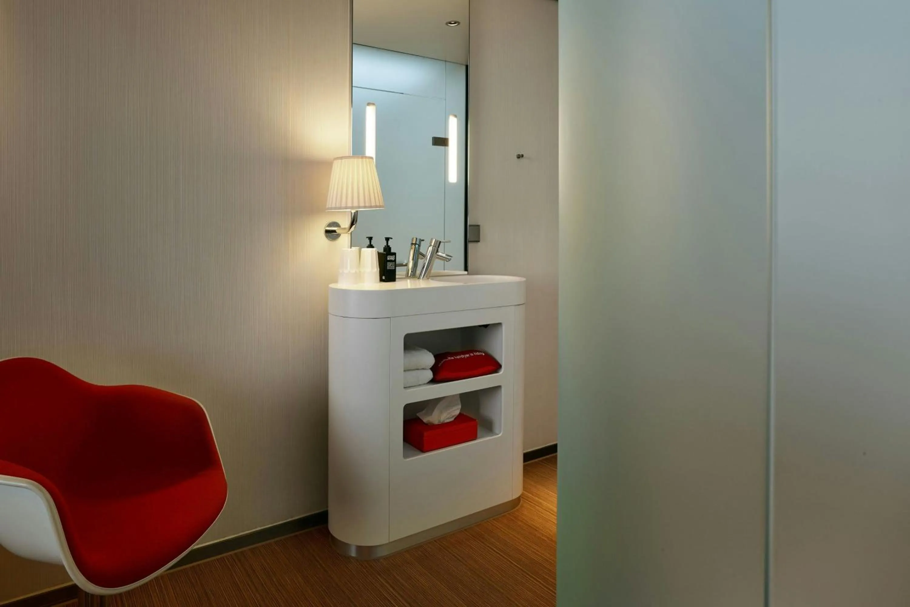 Bedroom in citizenM Glasgow