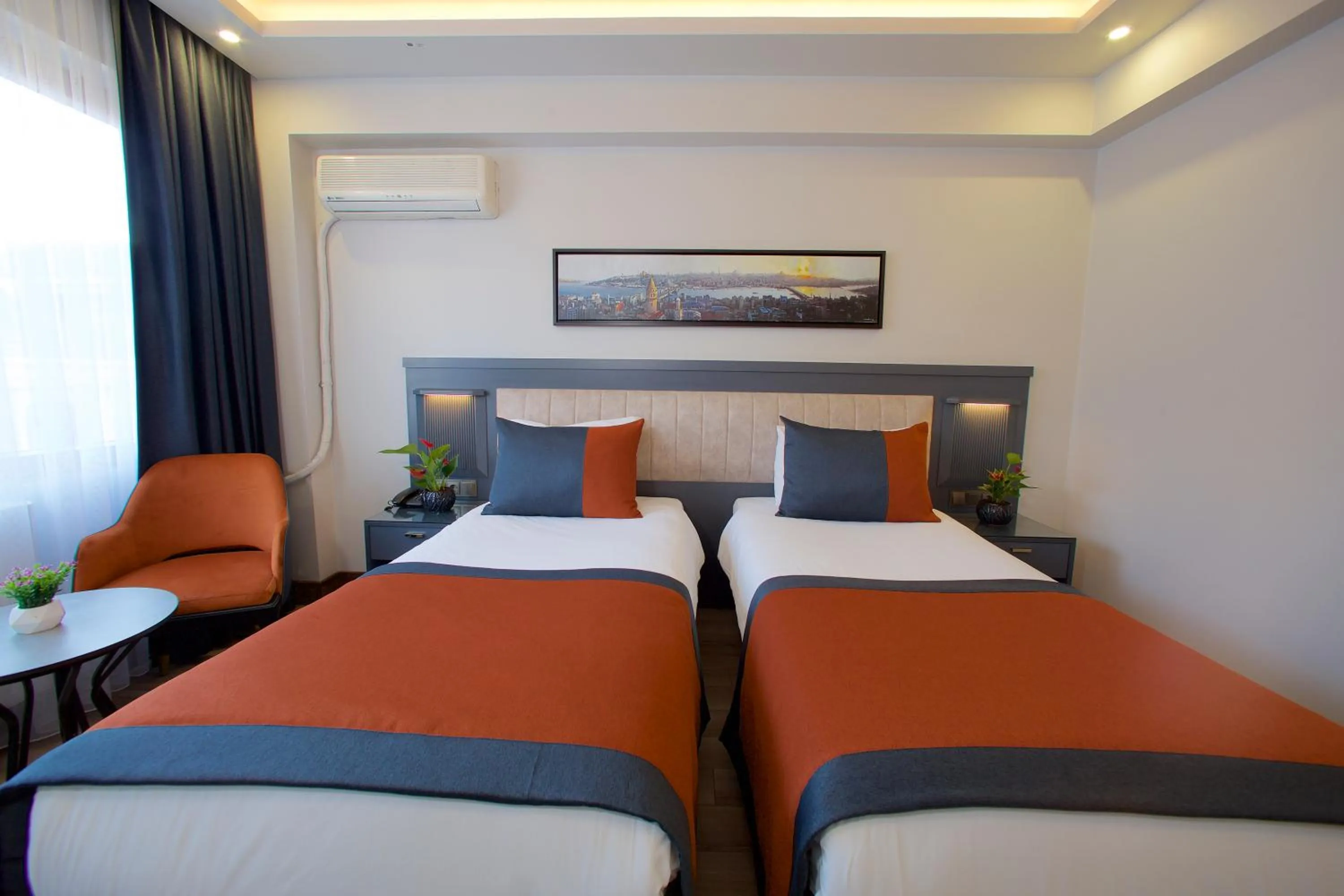 Photo of the whole room, Bed in Hotel Eyfel