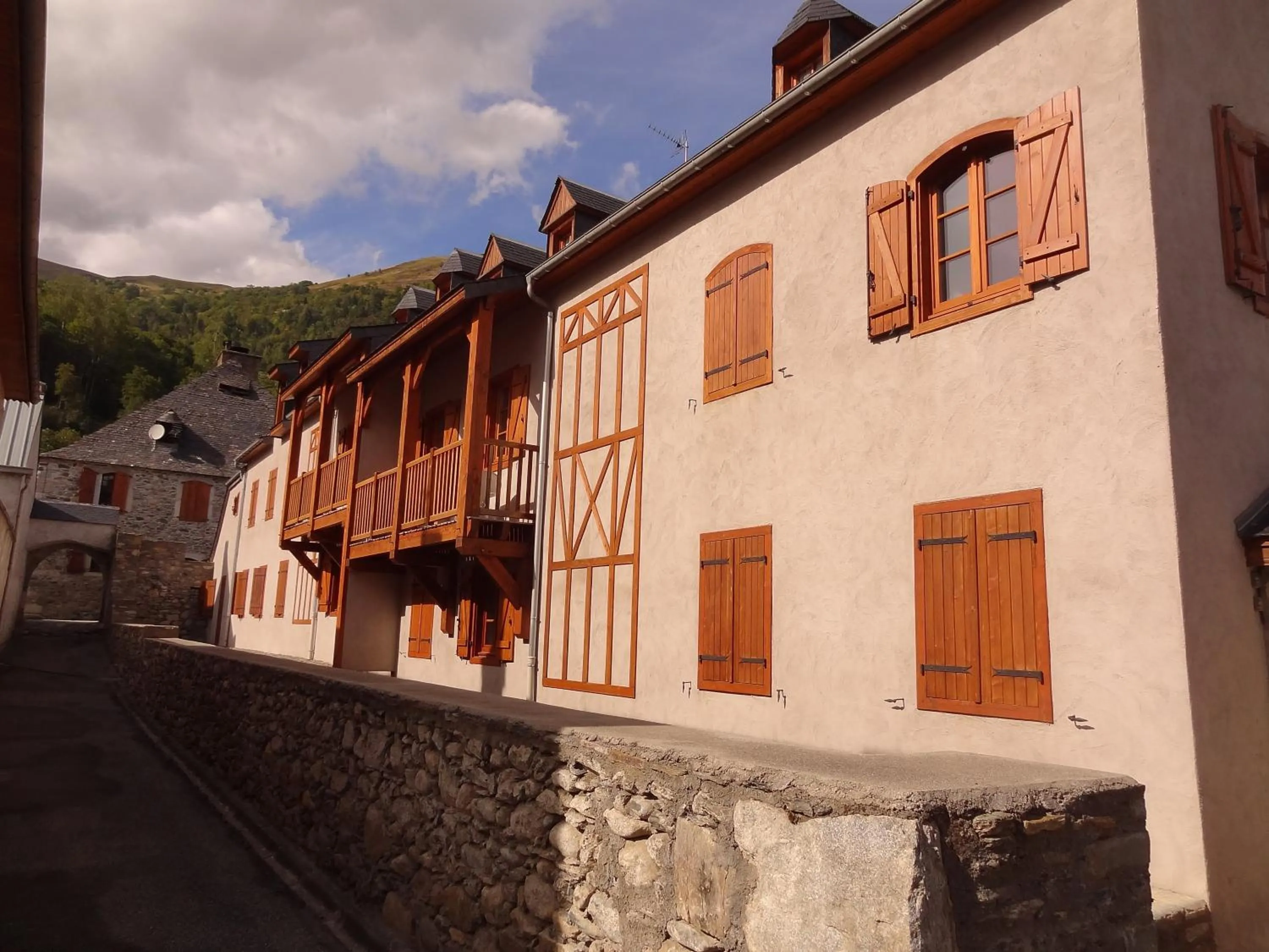 Facade/entrance in Résidence Vignec Village by Actisource