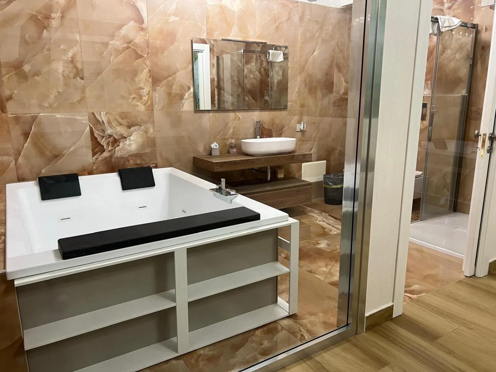 Hot Tub in Villa Alisia